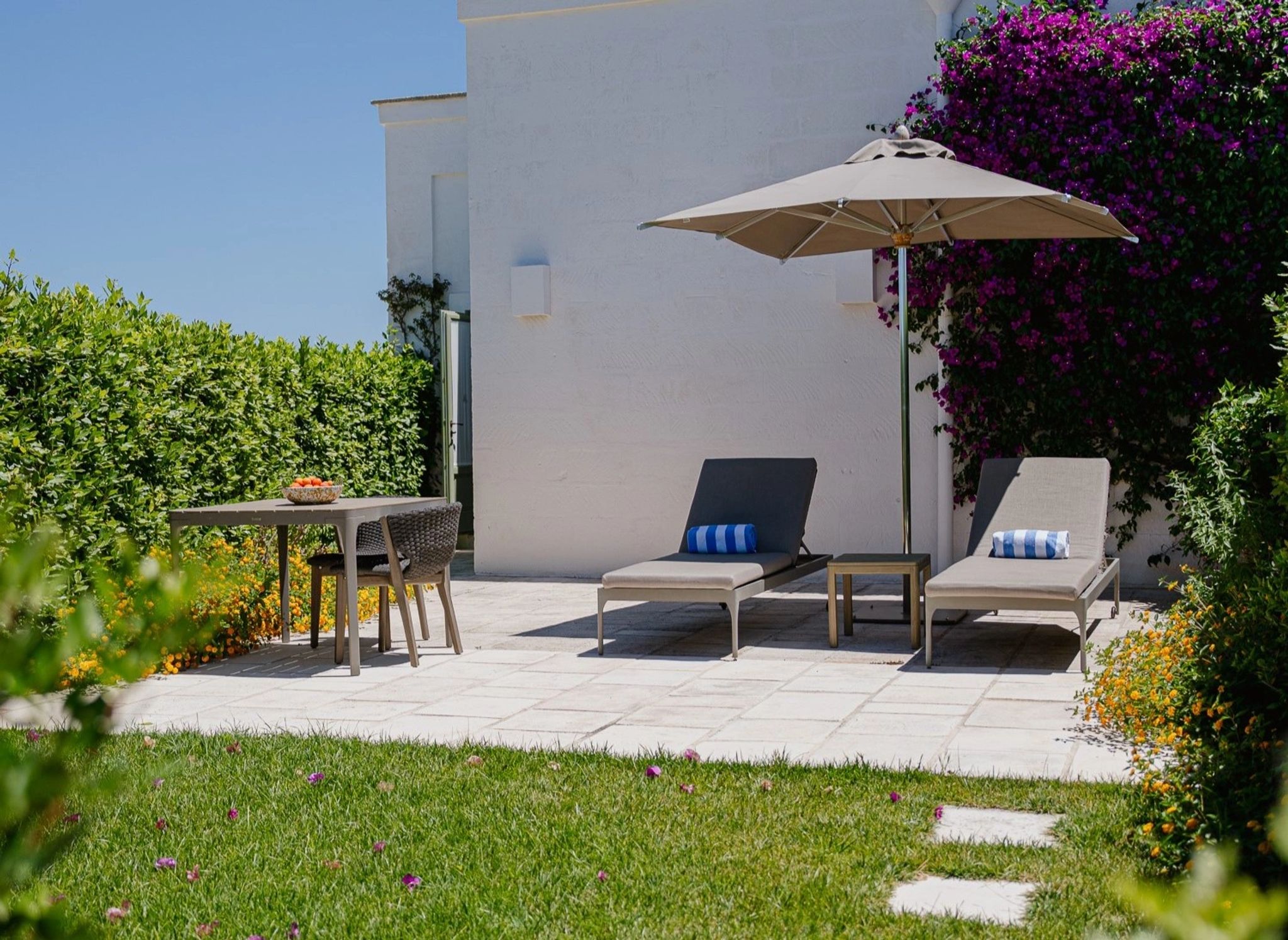 Superior Room terraço privativo - banho de sol - espreguiçadeiras - area externa - quarto com terraço