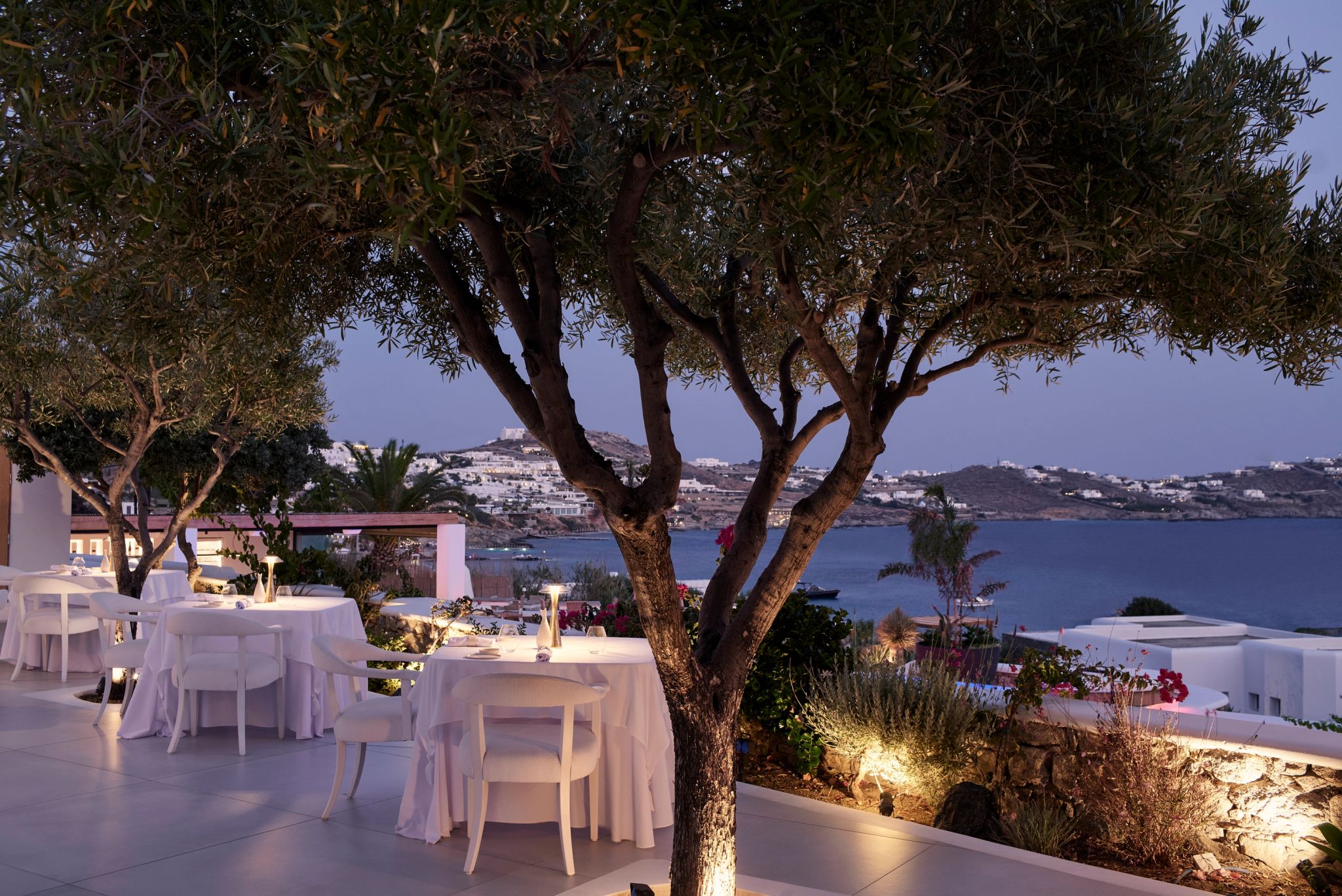 Restaurante Botrini’s Mykonos restaurante ao ar livre - restaurante vista mar - terraço gourmet