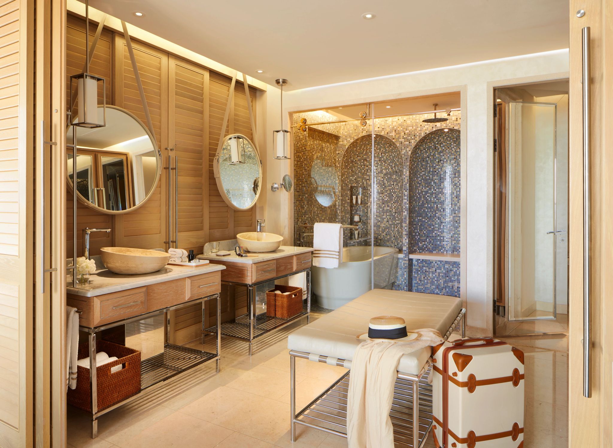 Family Suite pia dupla – banheira de imersao - banheiro chique