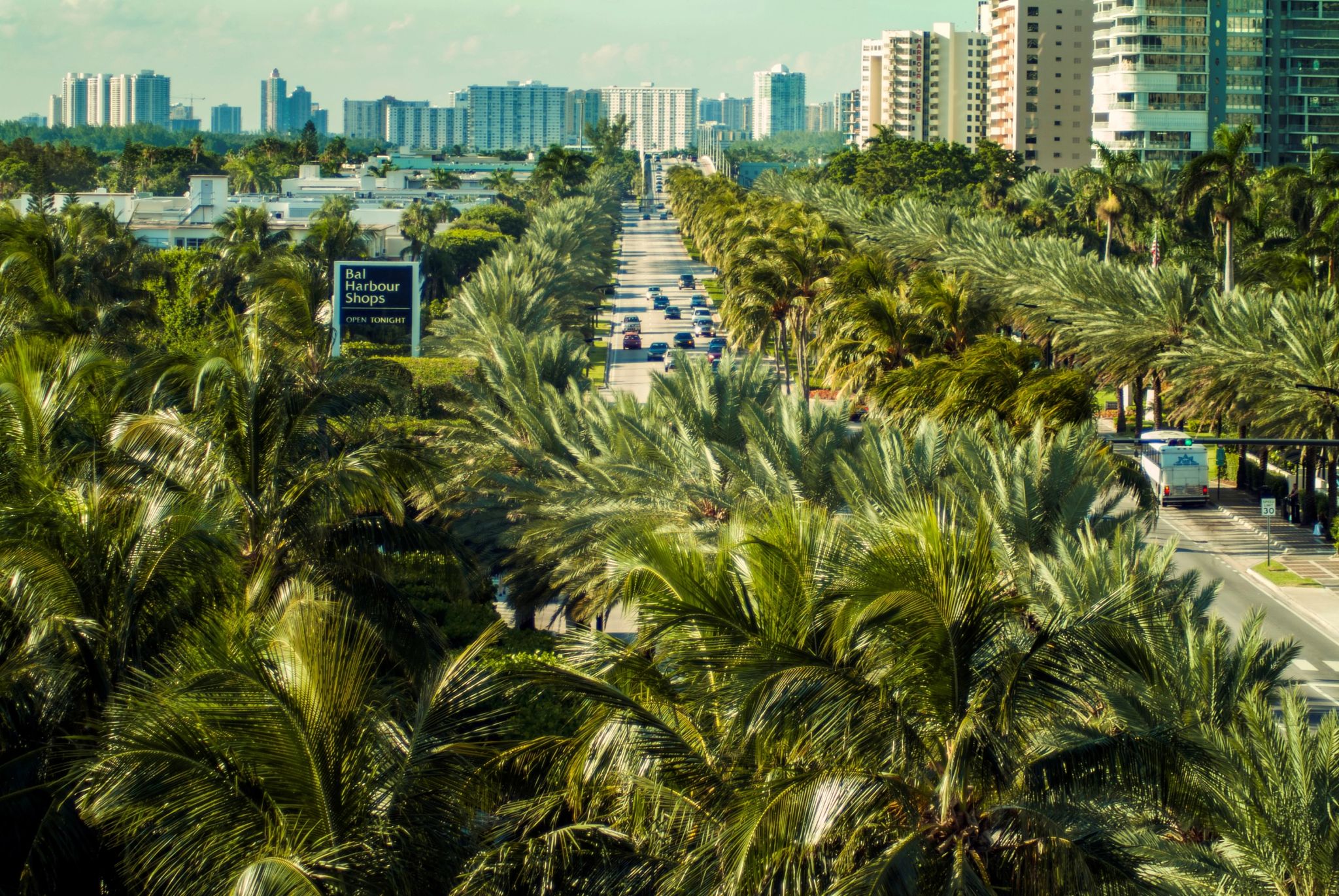 bal harbour - paisagem urbana - lojas de luxo - area verde