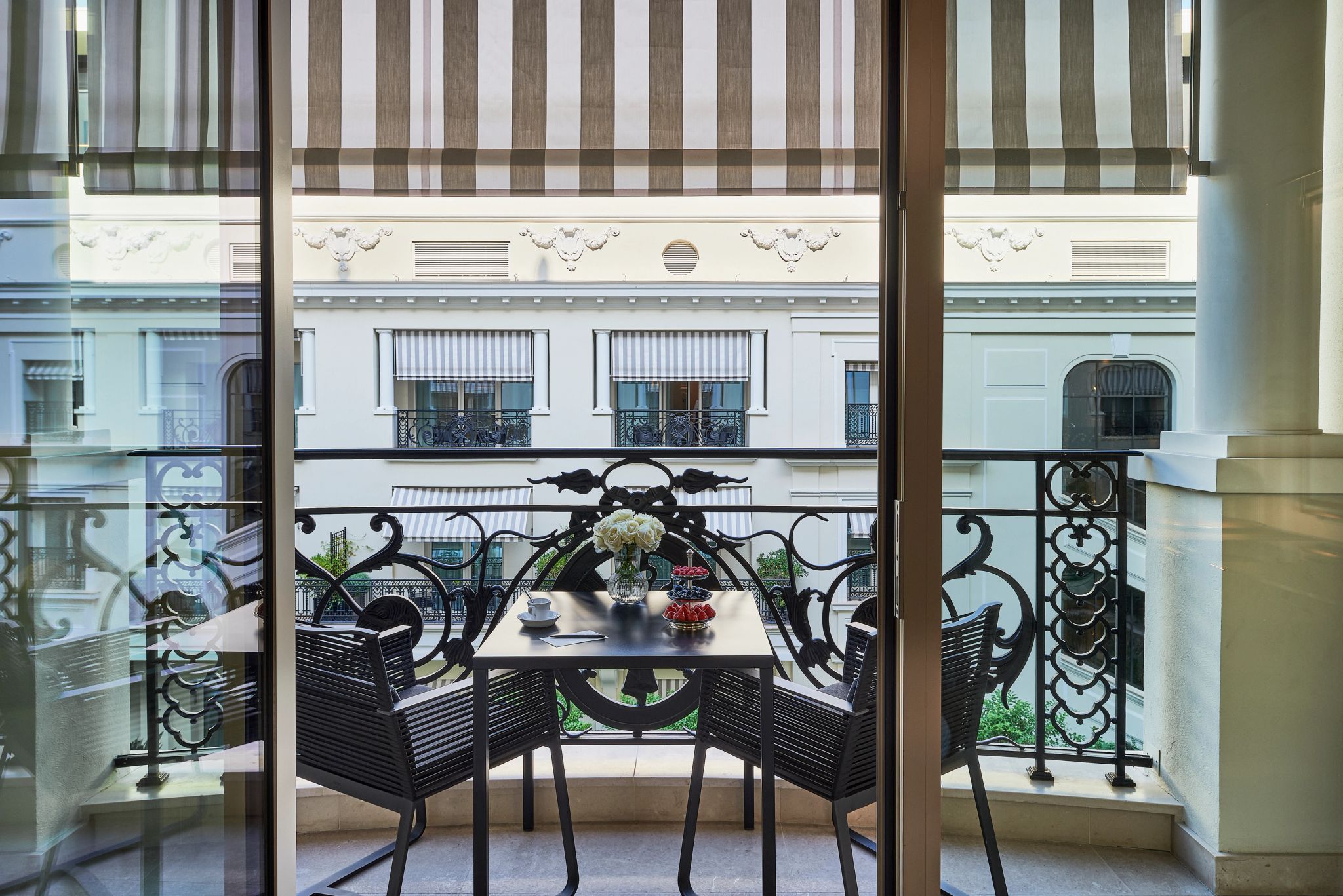 varanda vista patio – design de luxo – arquitetura luxuosa