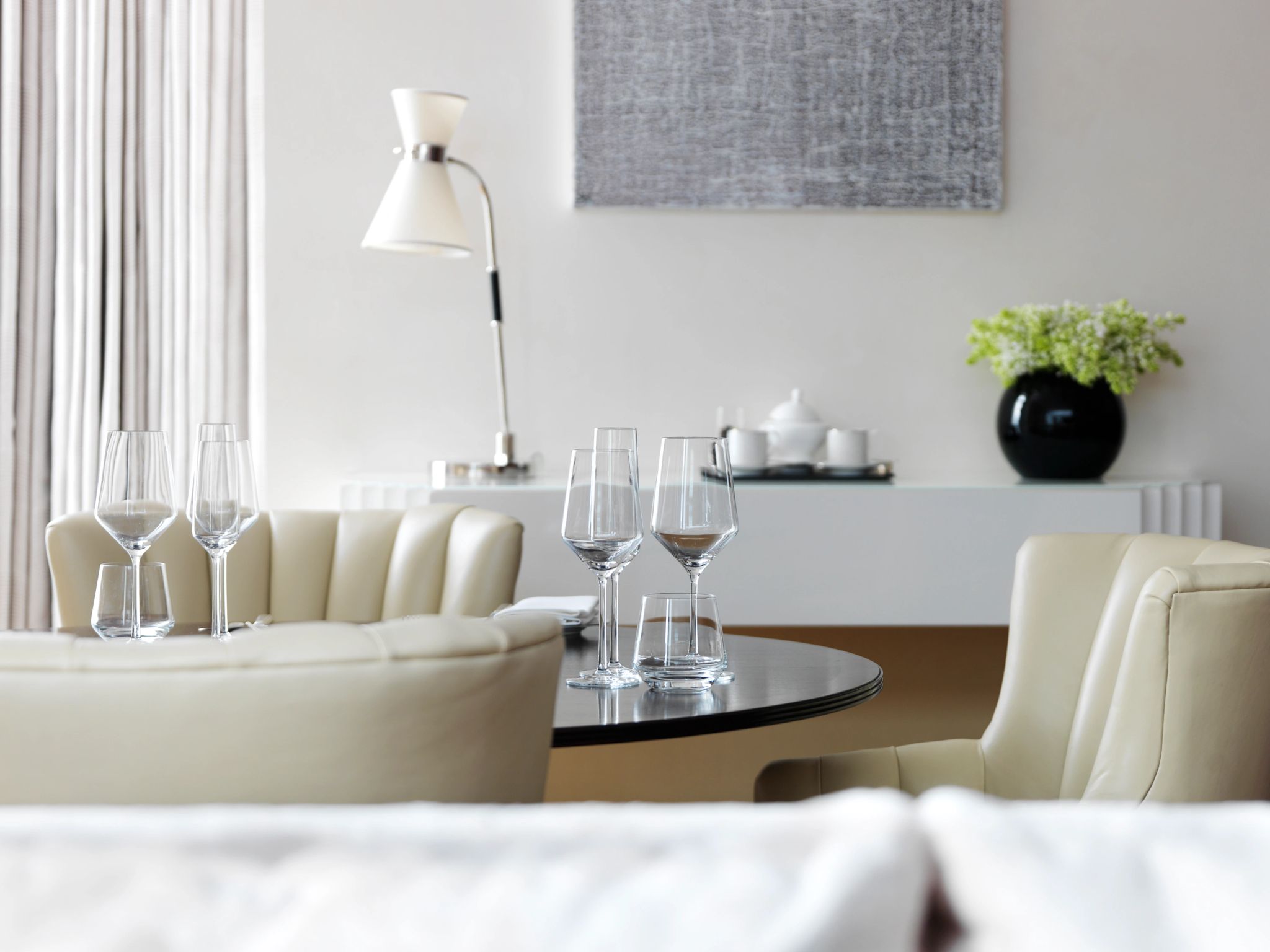 The Library Suite sala de estar - suite com sala - sala moderna - sala chique - sofa confortavel