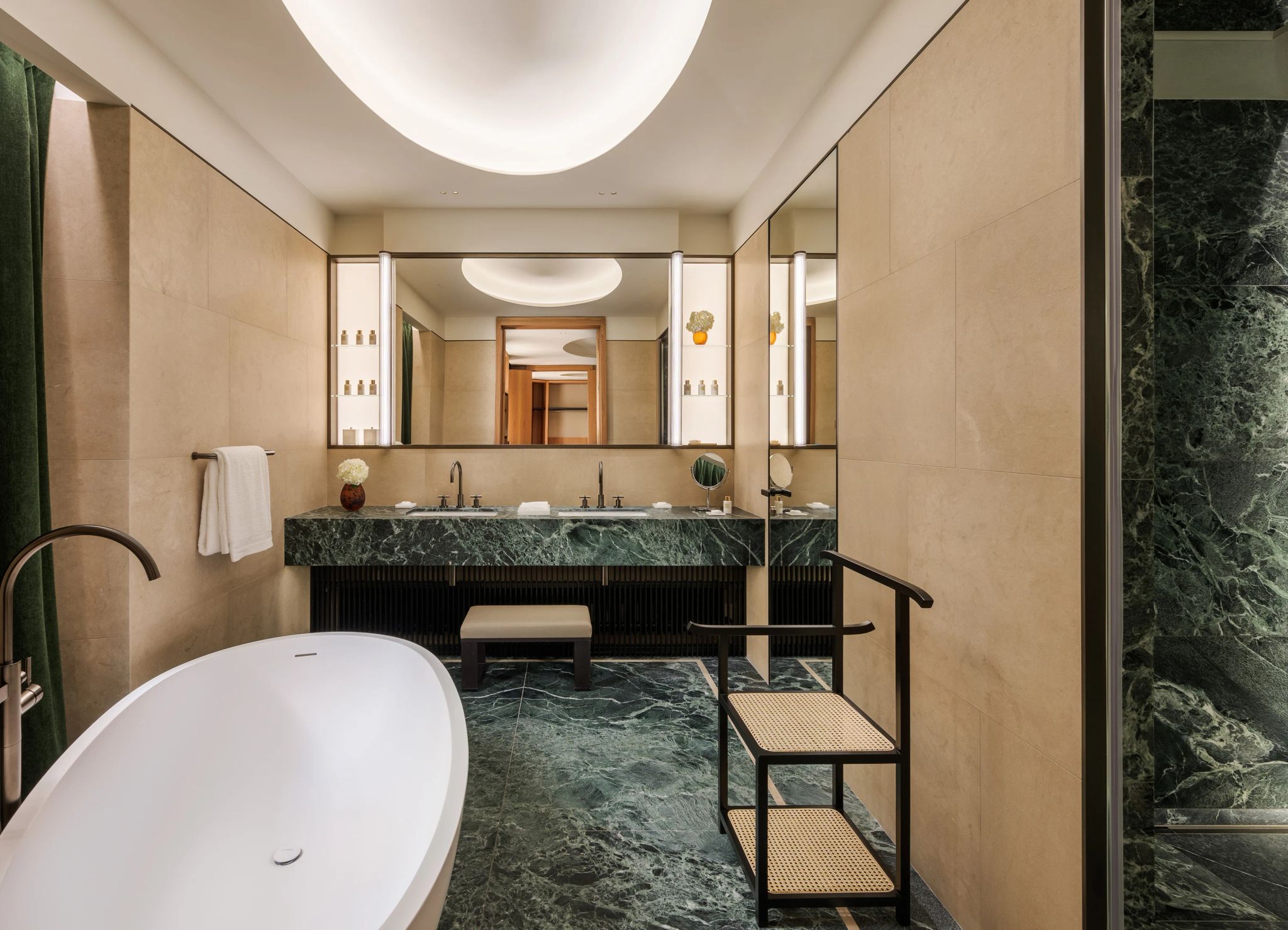 banheiro de luxo – banheira no banheiro – banho de banheira