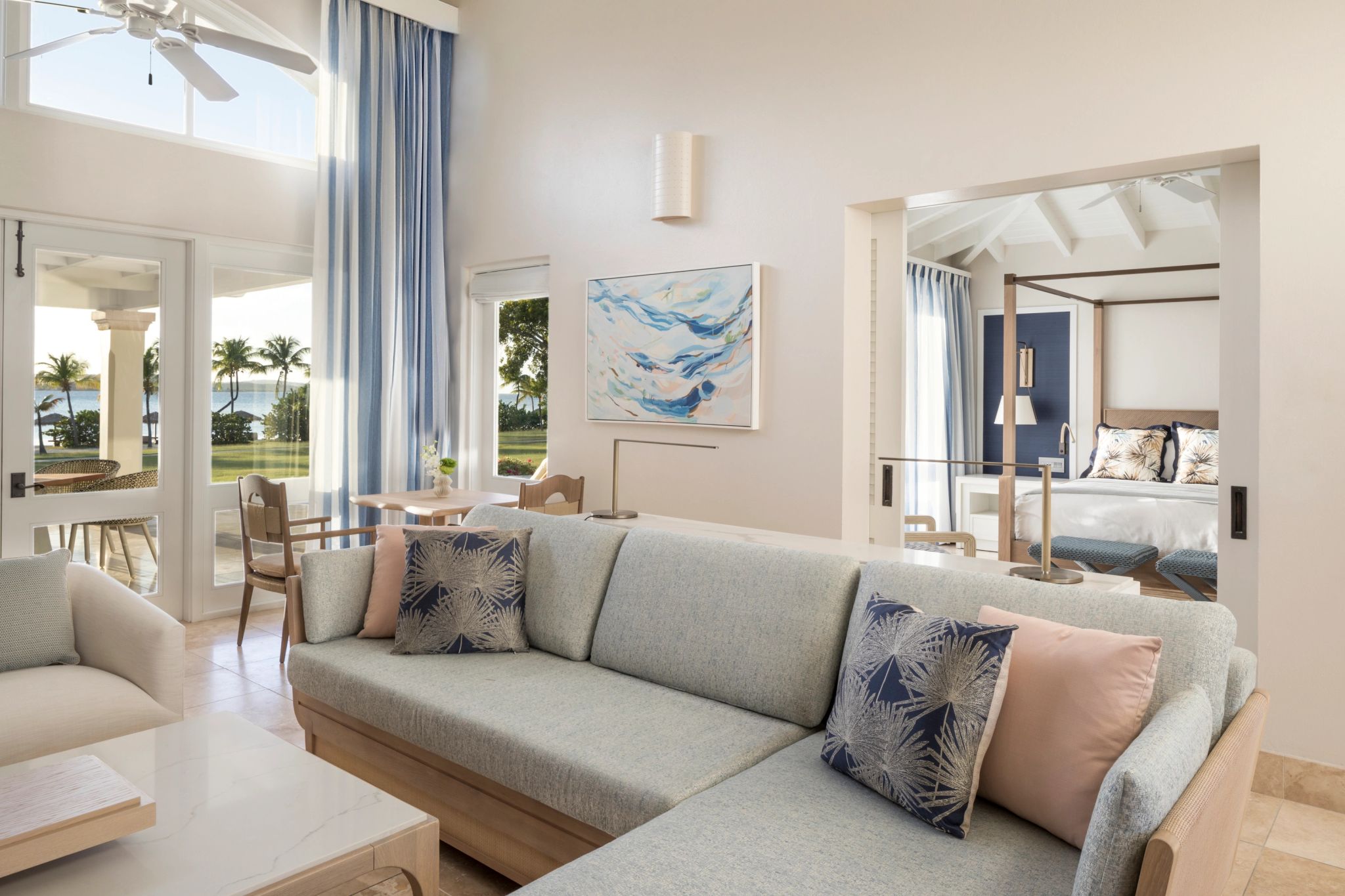 Pool Suite suite com sala - sala moderna - sala chique - suite vista mar - sala de estar