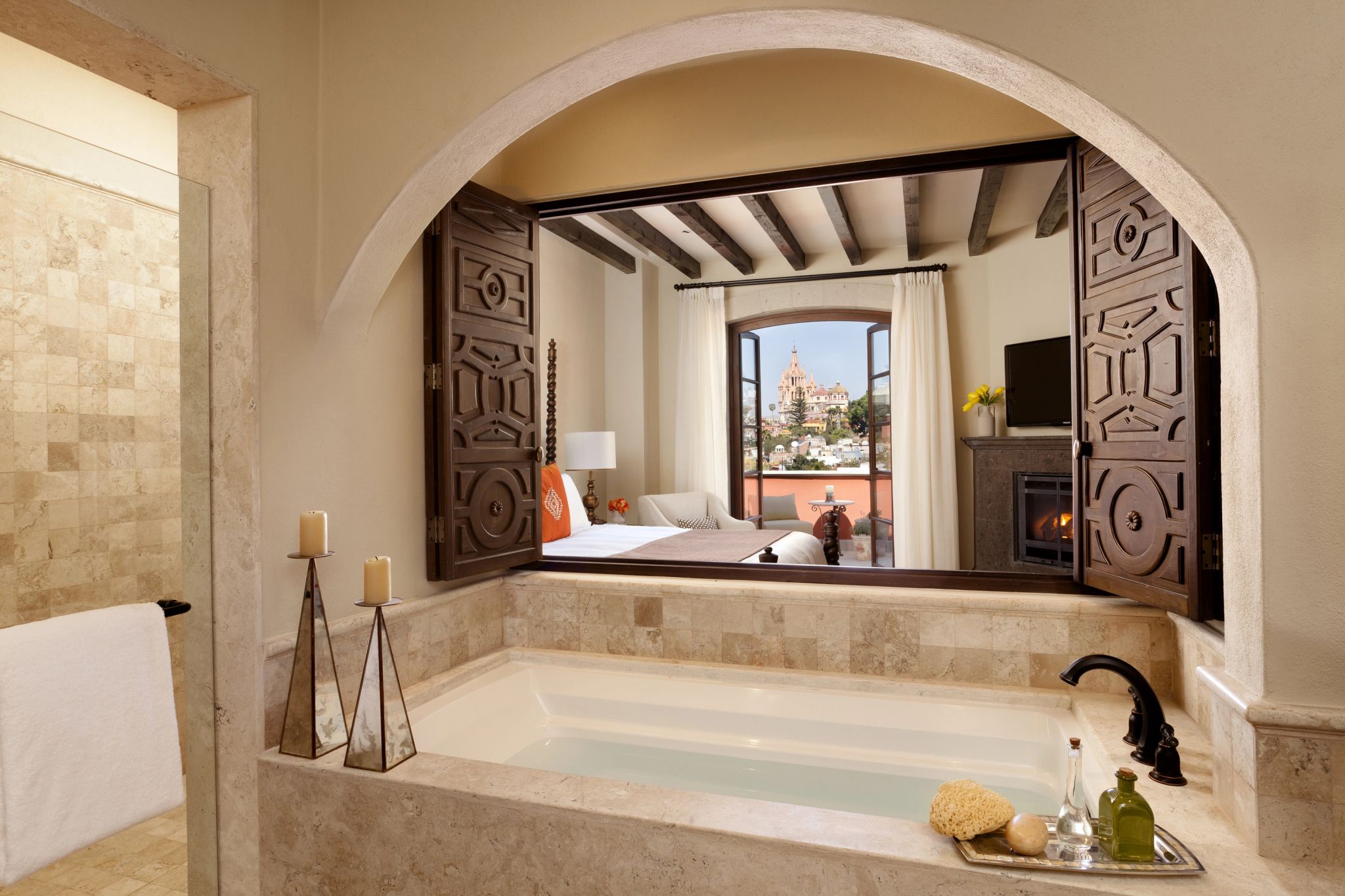 banheira de luxo em marmore - decoracao sofisticada - hotel rosewood mexico