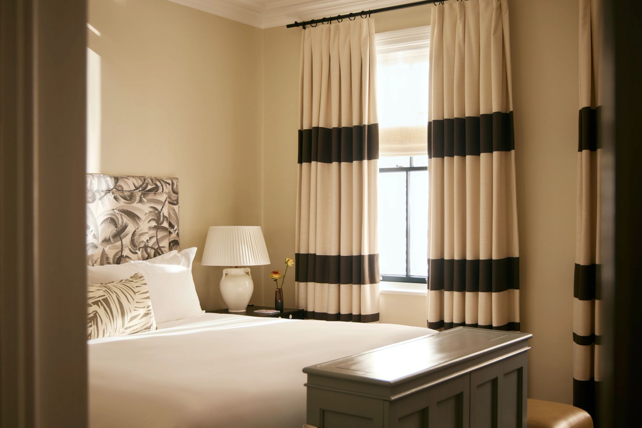 Honeysuckle Suite sala de estar – sofa confortavel – suite com vista