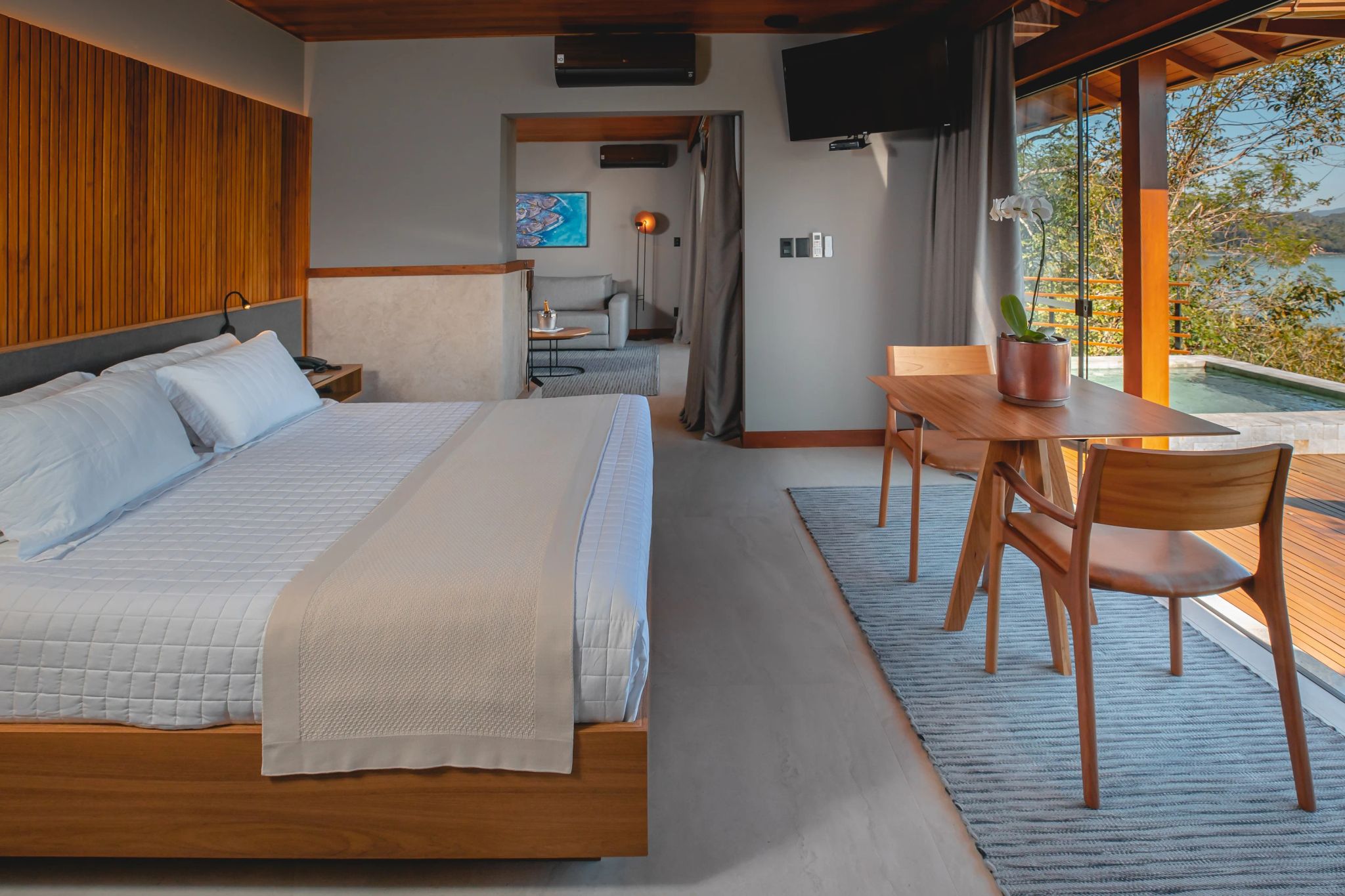 Villa Arvoredo quarto de luxo - cama king-size confortavel - ponta dos ganchos hotel