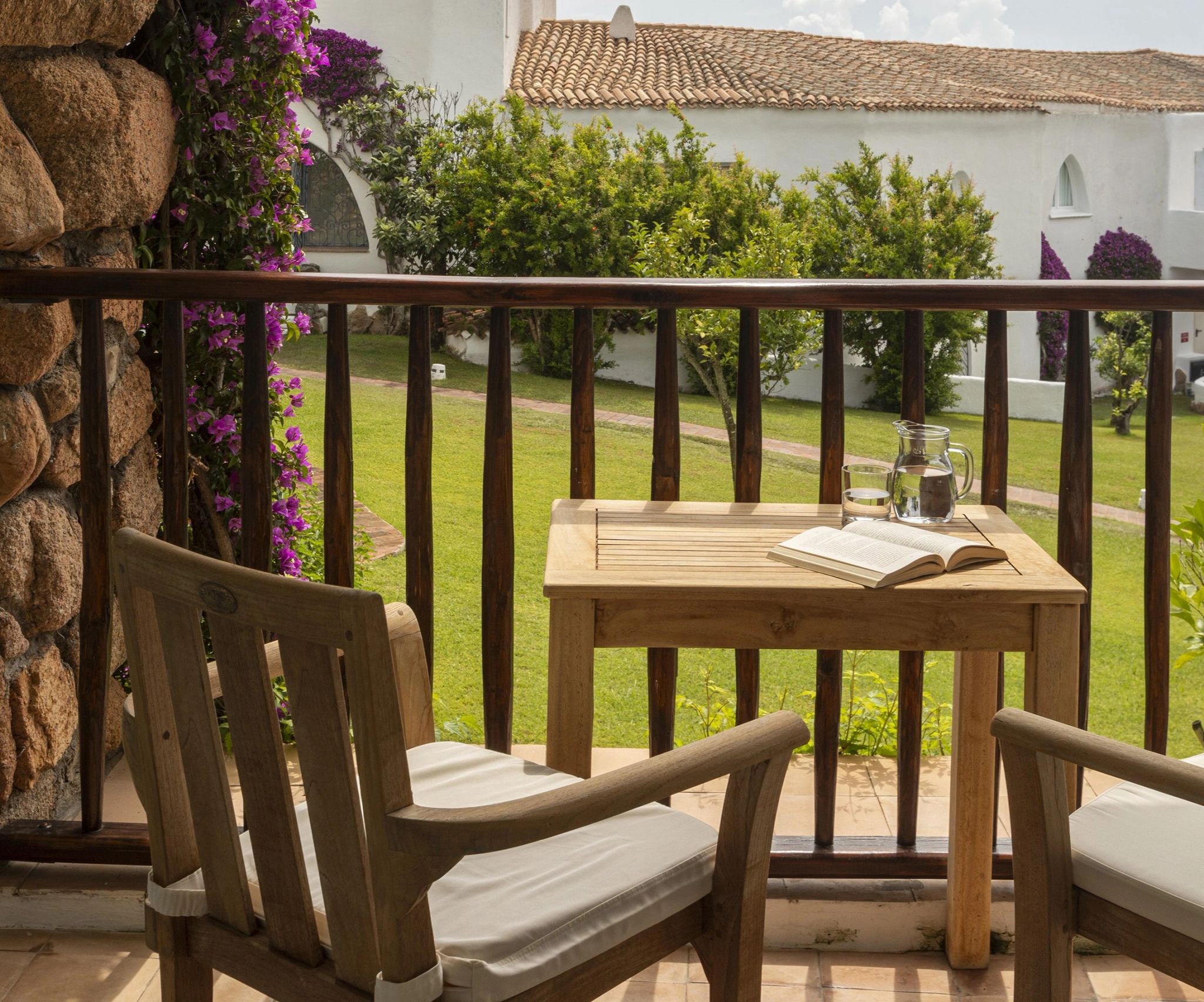 varanda vista jardim – jardim hotel romazzino – quarto de luxo