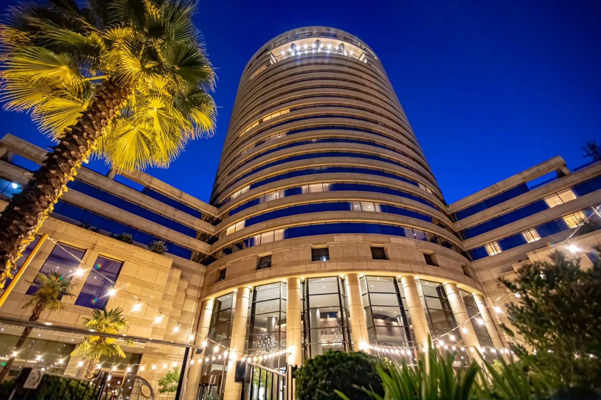 bairro las condes - fachada mandarin santiago - hotel cinco estrelas - arquitetura moderna