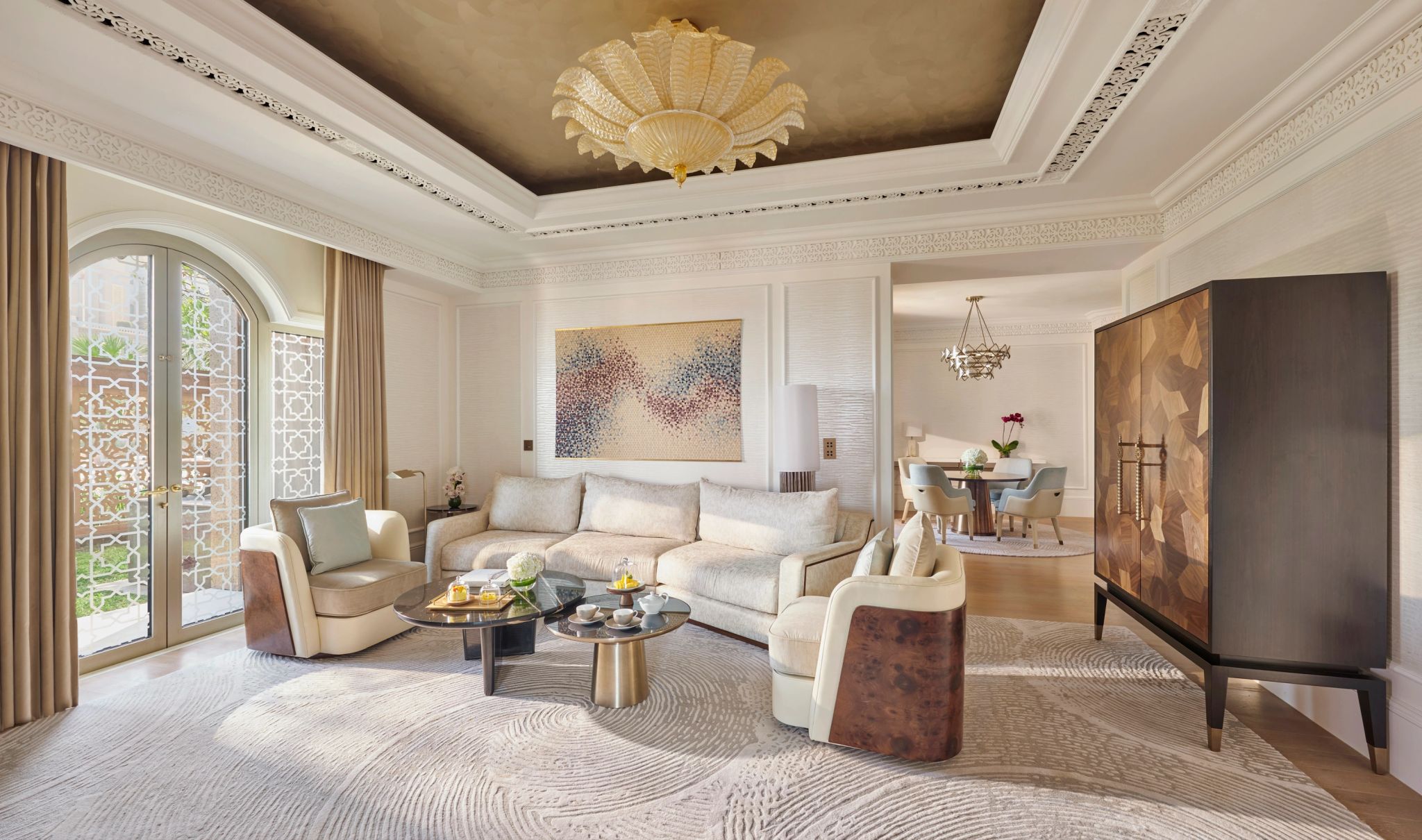 Deluxe Beachfront Suite sala de estar - sala chique - suite ampla