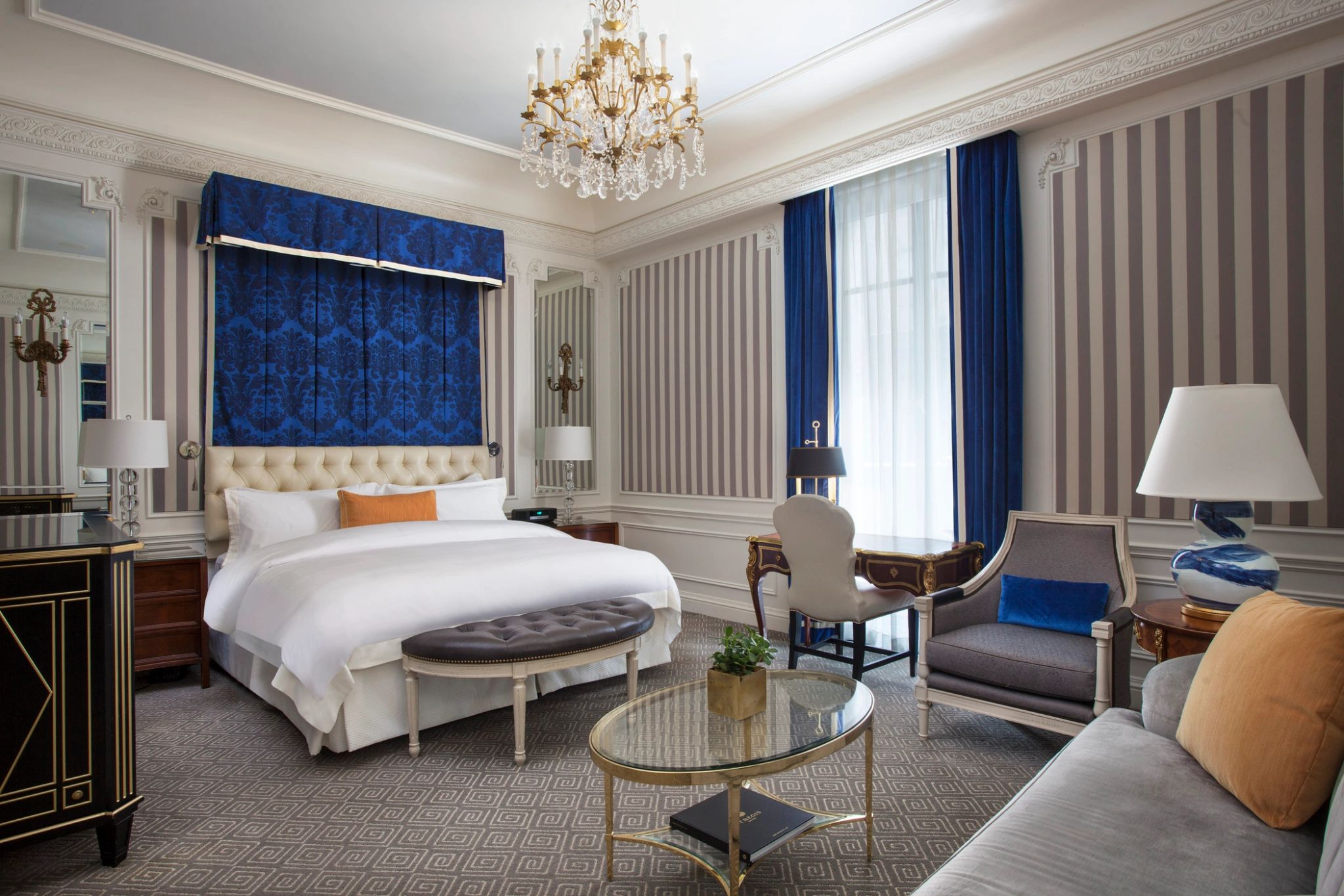 Deluxe - Butler Service King cama king-size - mesa de trabalho – decoracao classica