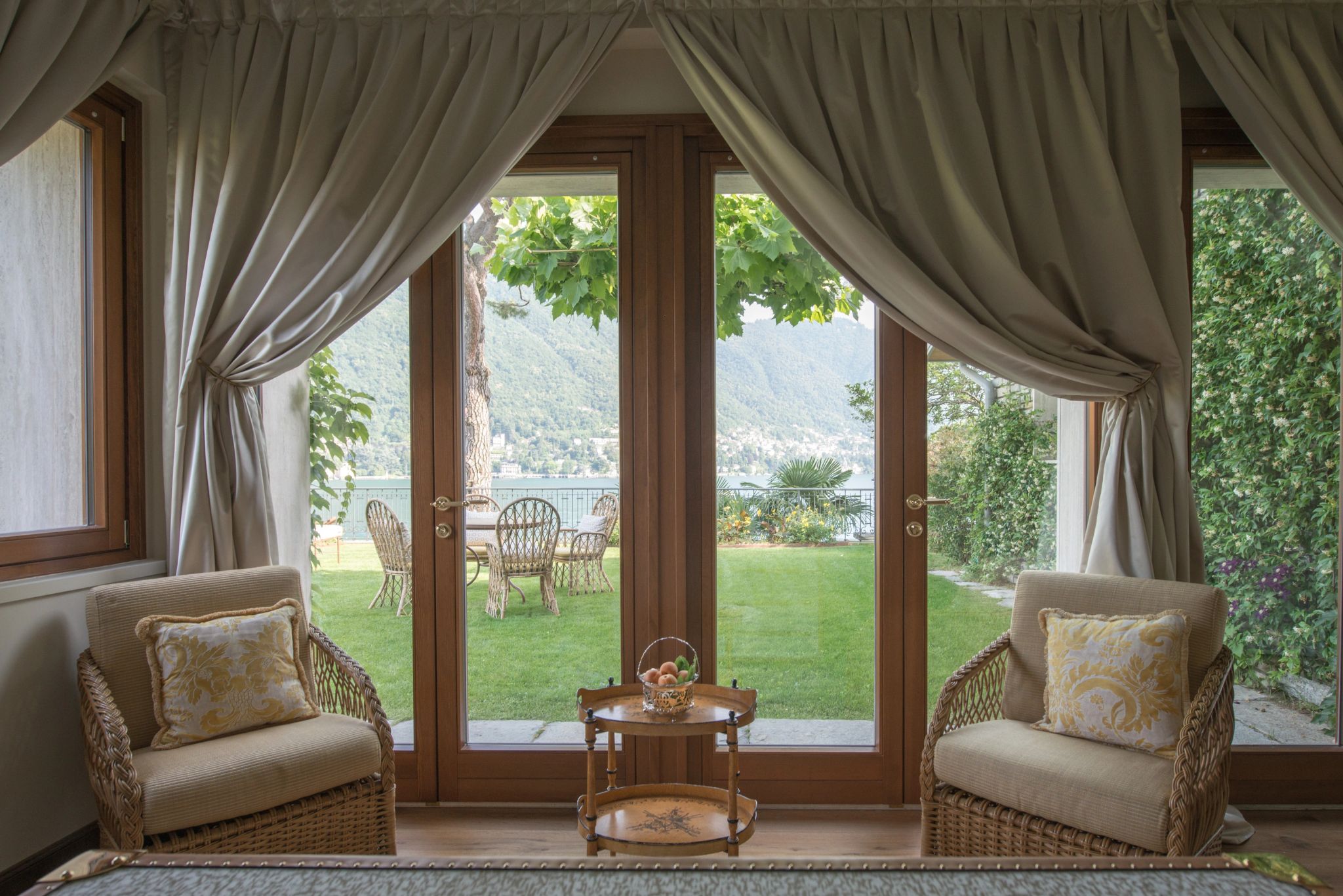 Grand Room al Lago Lake View quarto com terraço - vista lake como – vista do quarto