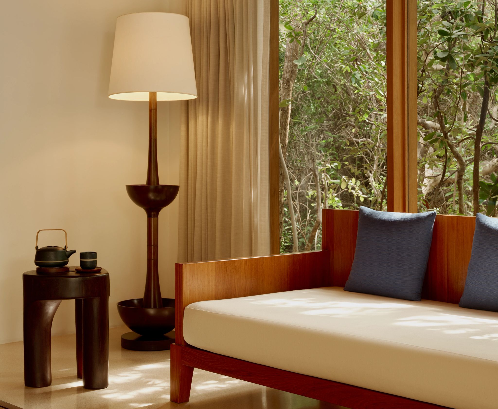 Deluxe Pool Pavilion sala de estar - sofa premium - decoracao moderna