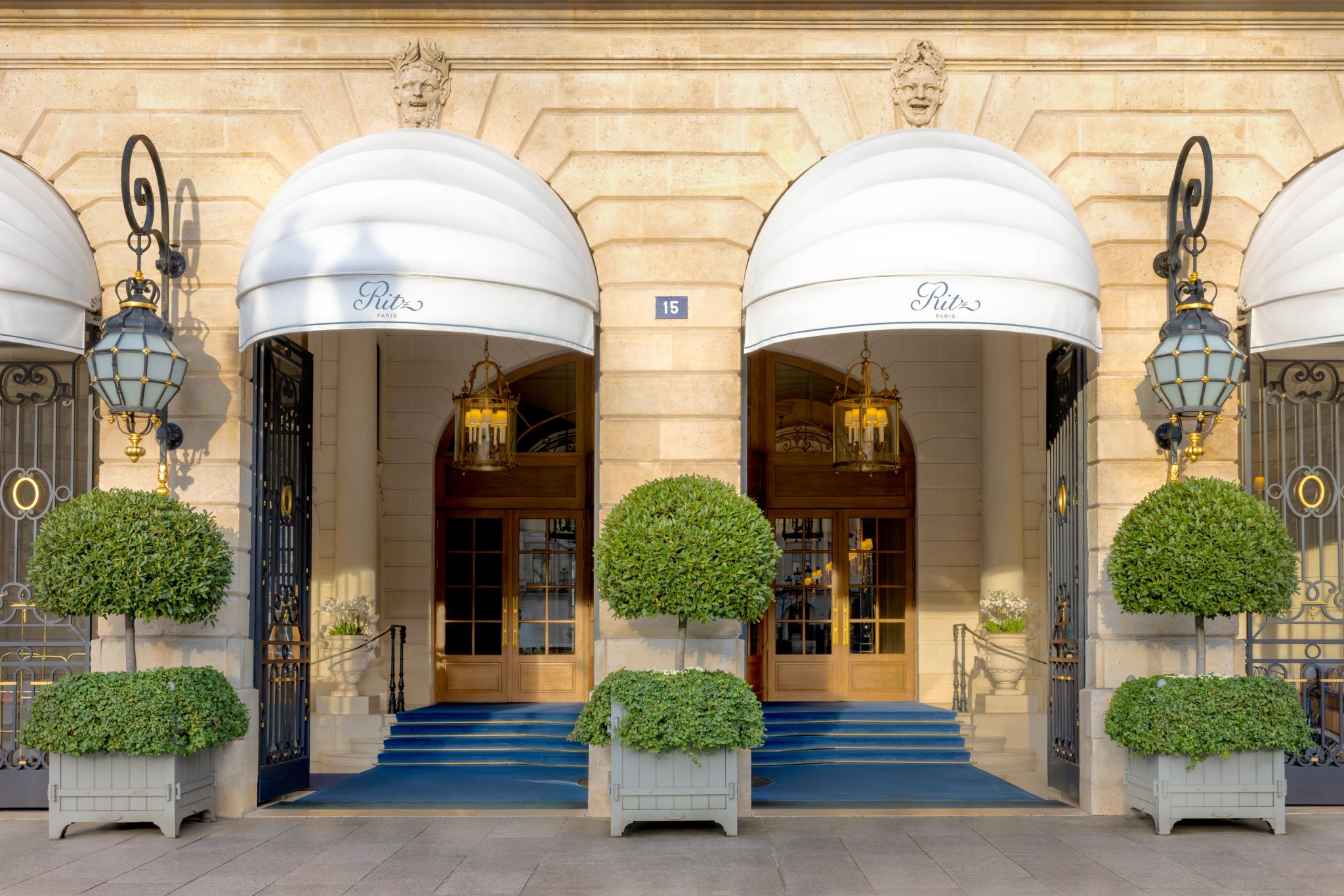 Fachada hotel palace - hospedagem place vendome – hotel luxo paris 