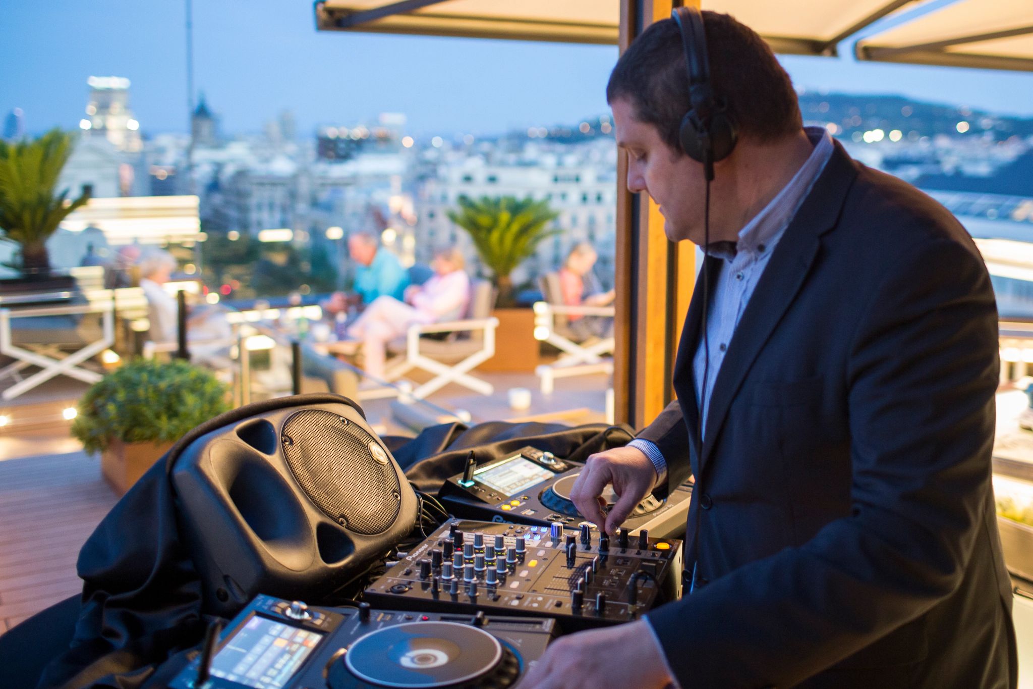 Restaurante e Bar La Dolce Vitae musica ao vivo - musica com DJ - restaurante com musica ao vivo