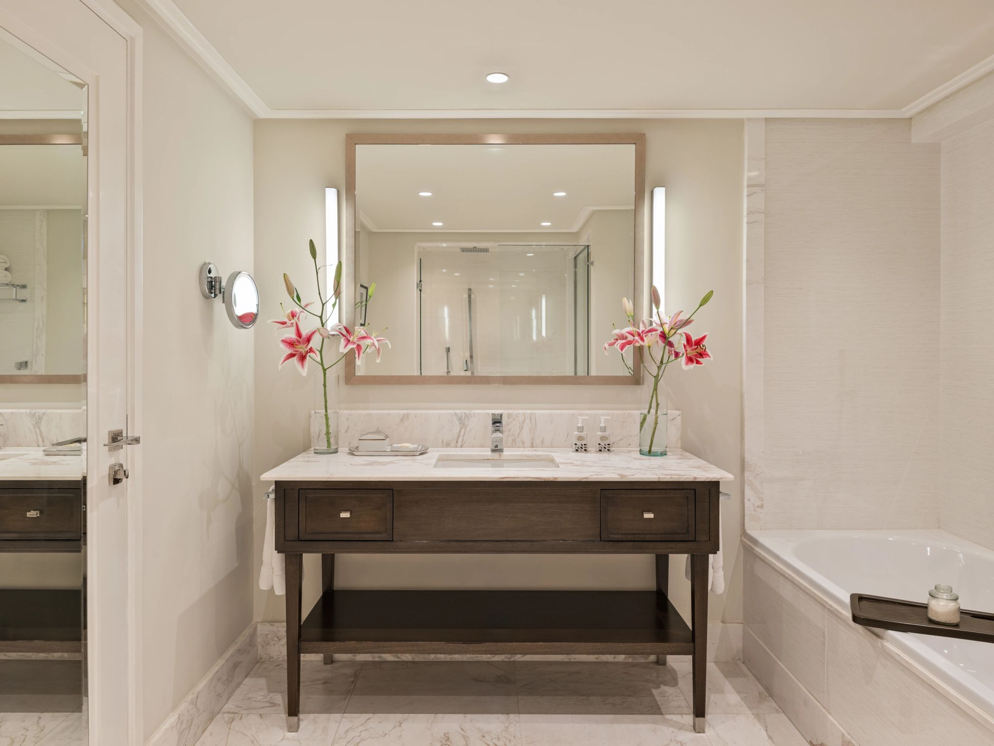 Club Junior Suite banheiro em marmore - banheira de imersao - suite com banheira