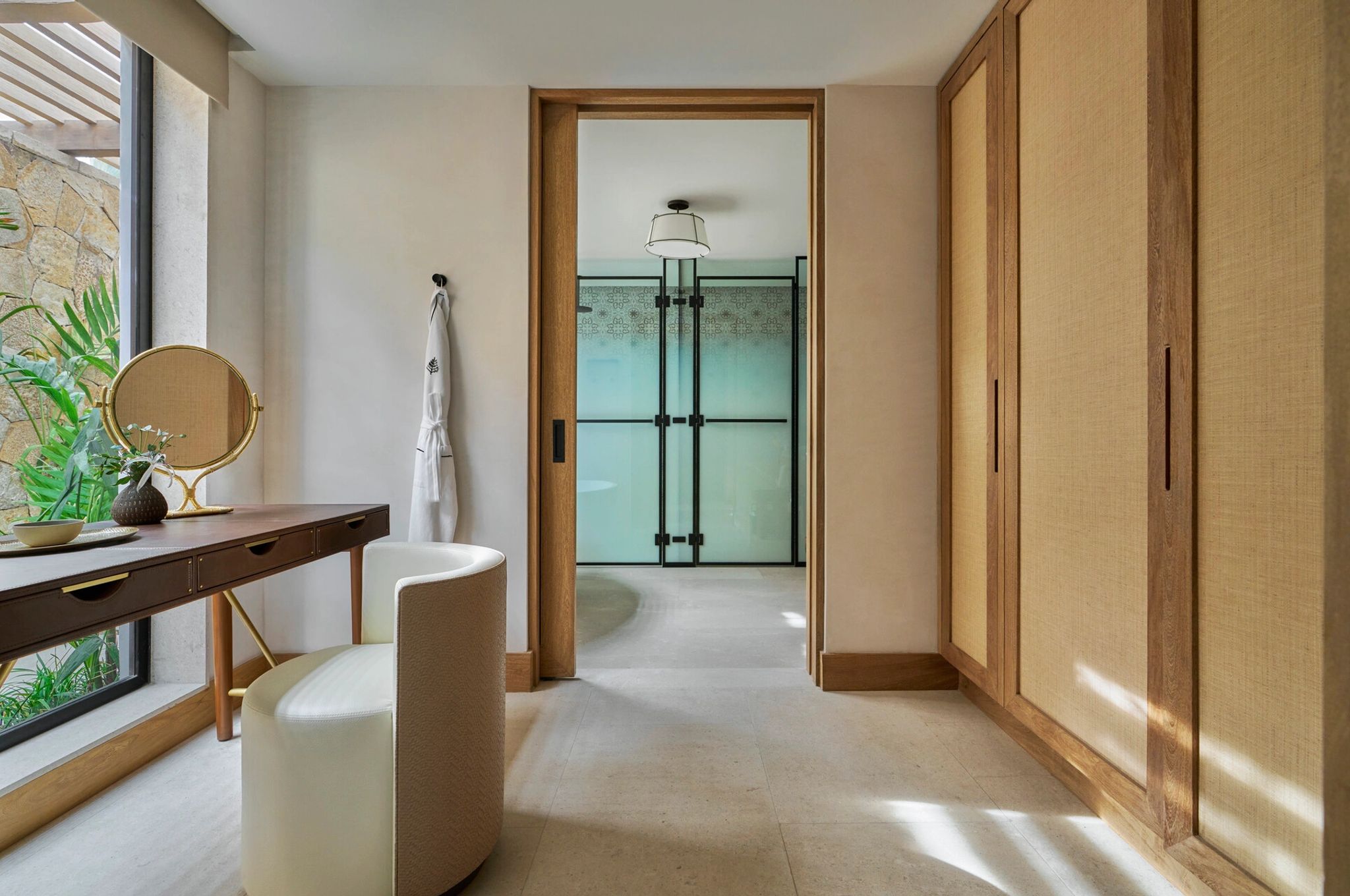 dressing area - penteadeira - quarto amplo - quarto de hotel