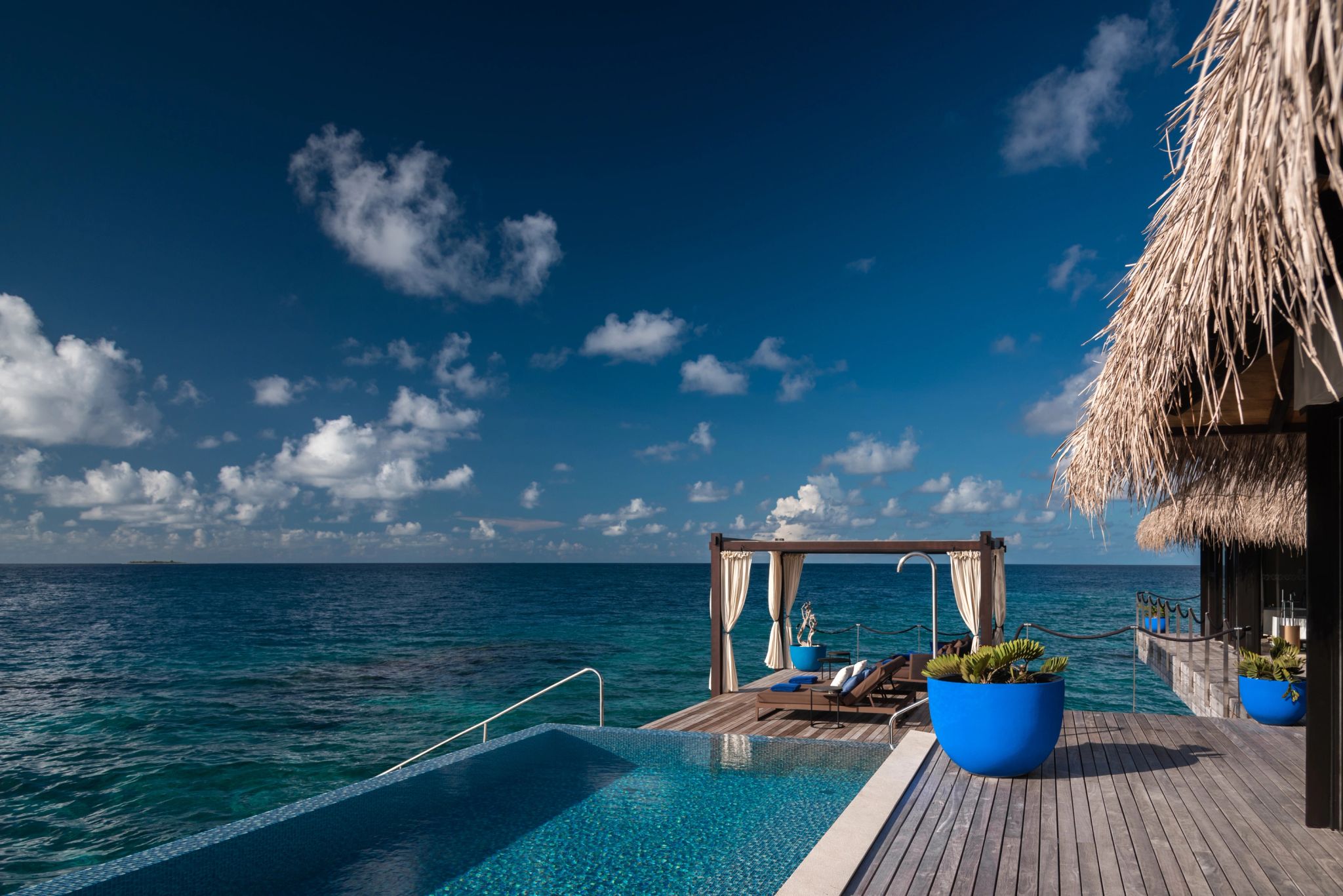 mar azul turquesa – piscina de luxo – area de lazer