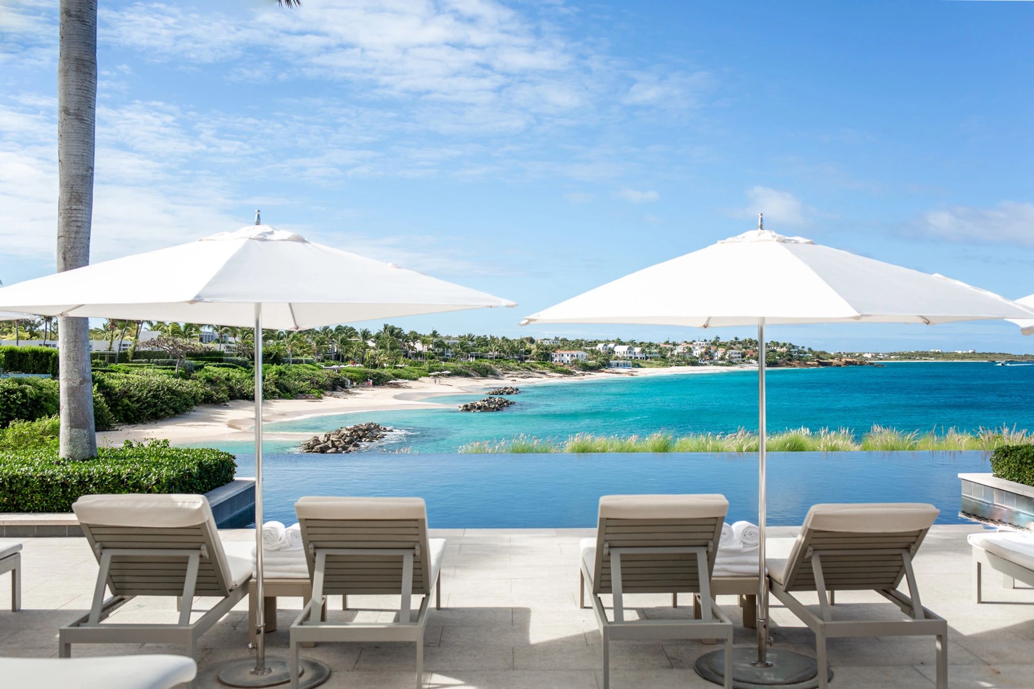 Piscina do resort piscina borda infinita – piscina vista mar – piscina externa