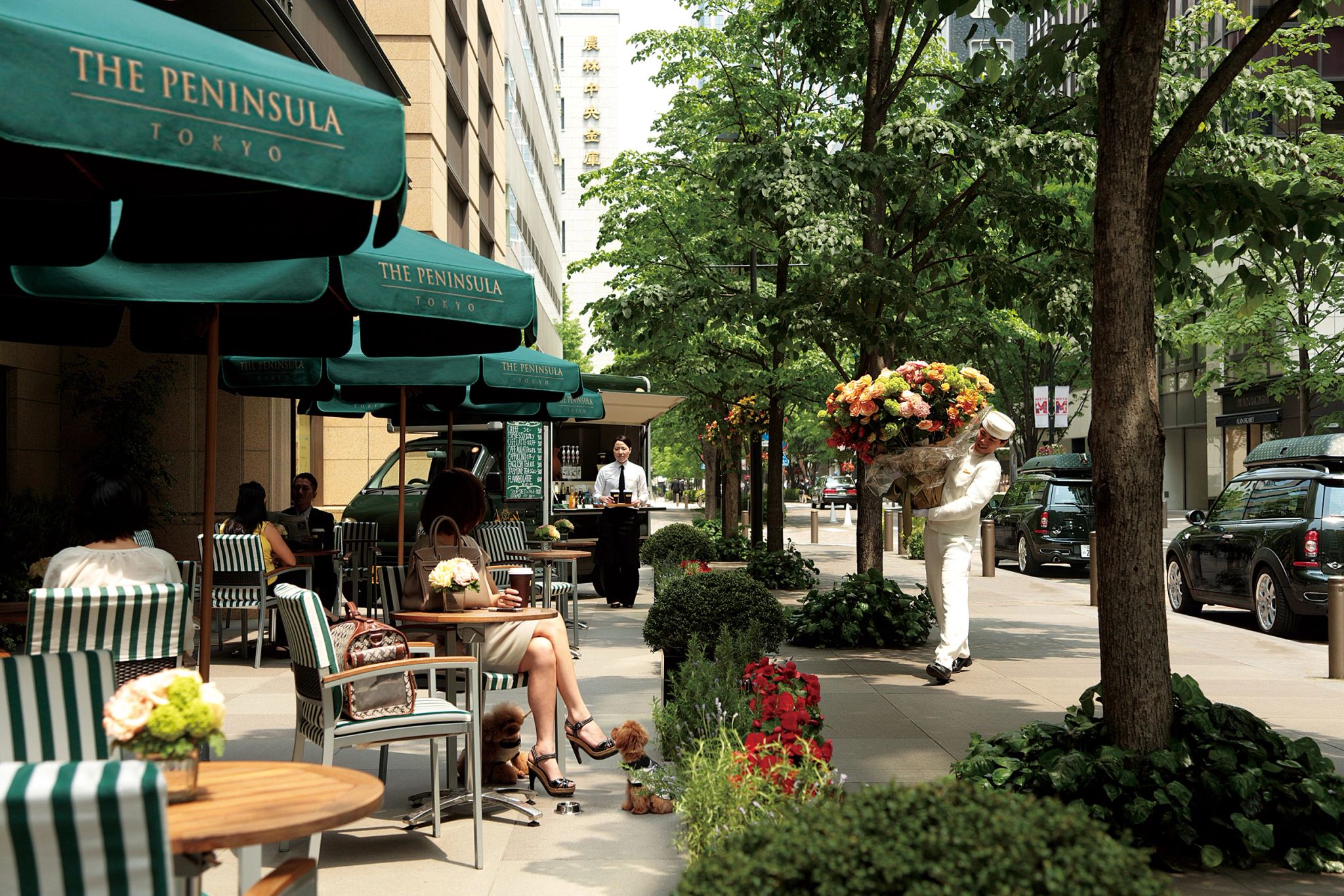 almoço ao ar livre - almoço em toquio - jardim externo - terraço com jardim