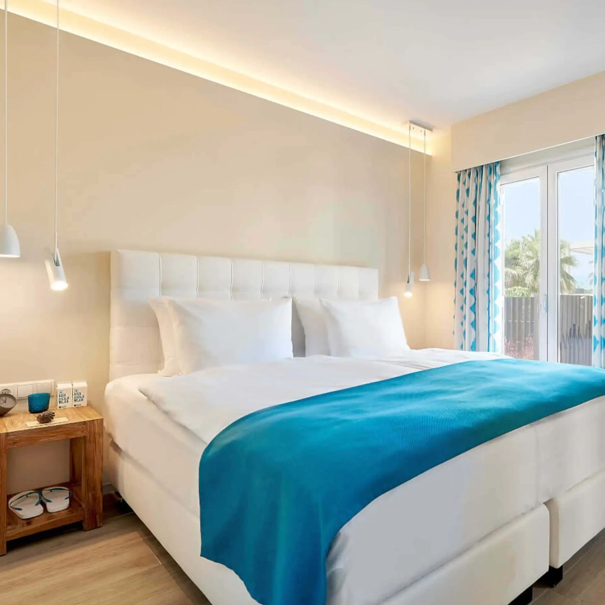 Garden Pool Suite Deluxe quarto iluminado - cama king size - quarto luxo