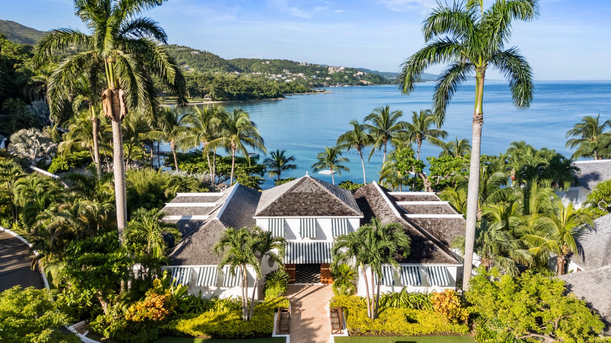 Exterior do Hotel arquitetura de luxo – entrada principal hotel – hotel vista mar