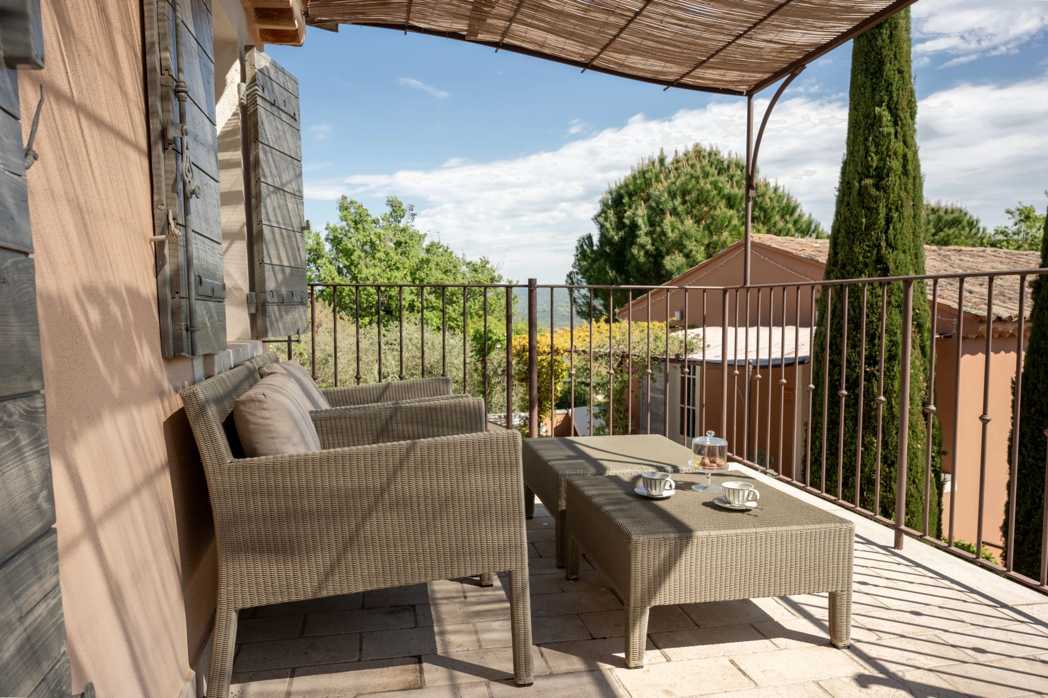 Charming area externa quarto – varanda privativa - varanda mobiliada - quarto com varanda