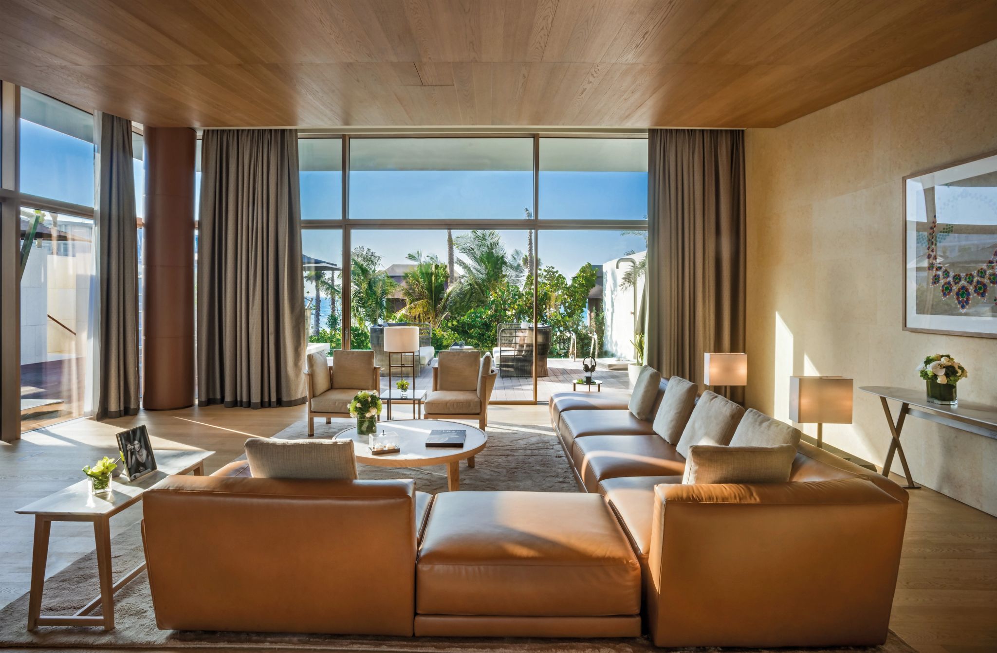 vila frente mar - sala iluminada - conforto elegante
