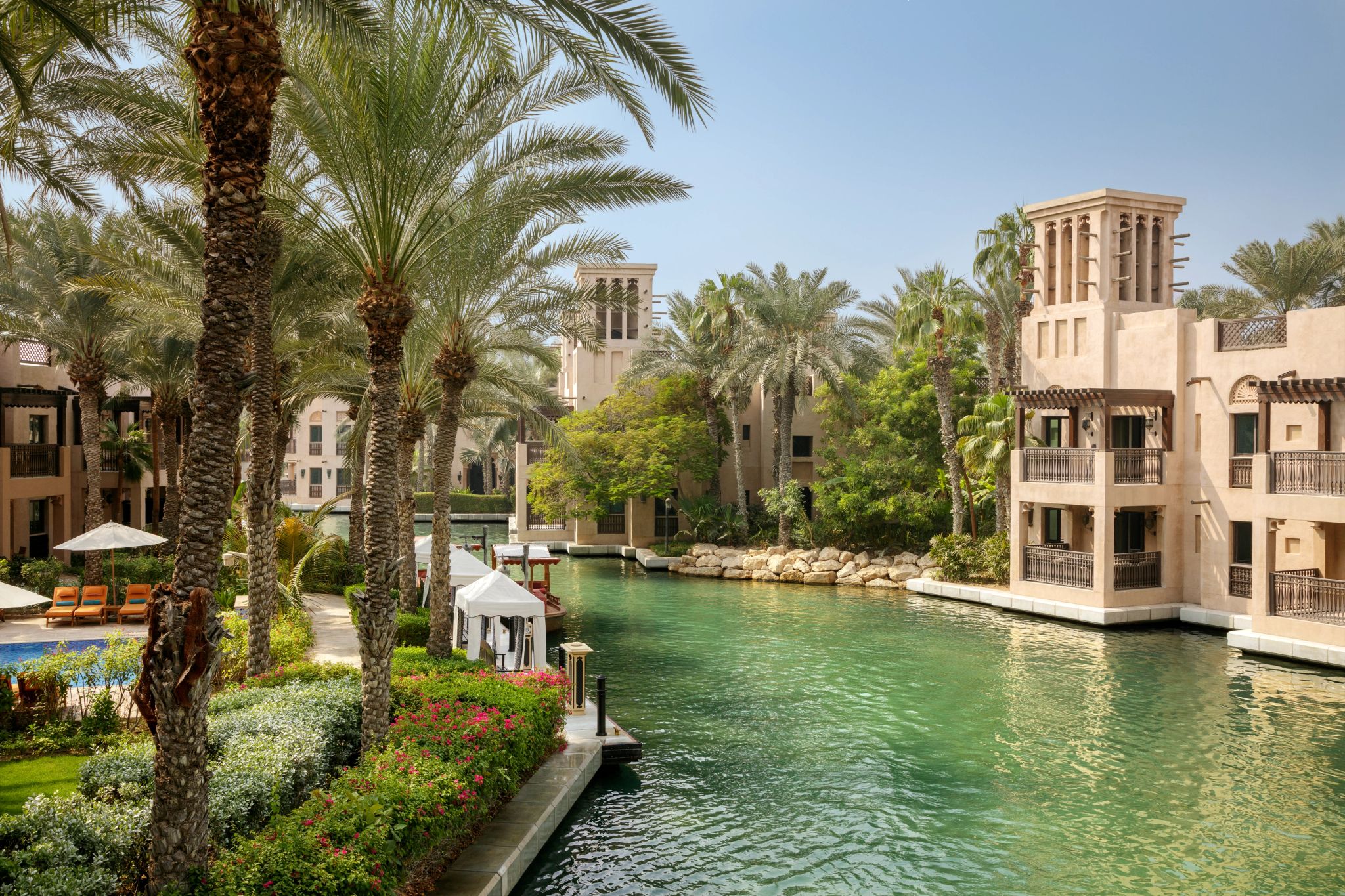 vista deslumbrante com casas de estilo árabe - dubai