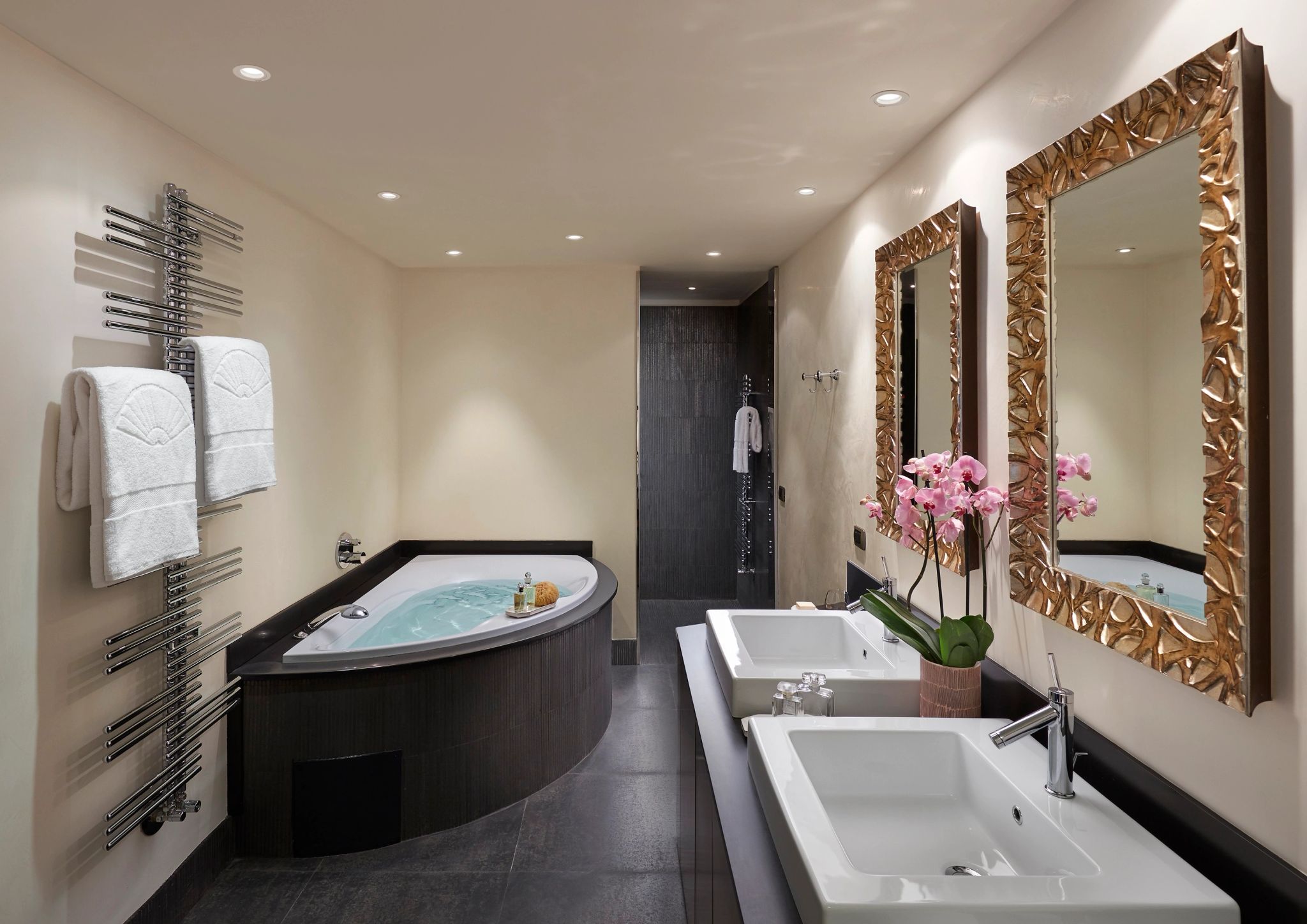 Two Bedroom Vista Lago Suite banheira de imersao - suite com banheira - banho premium