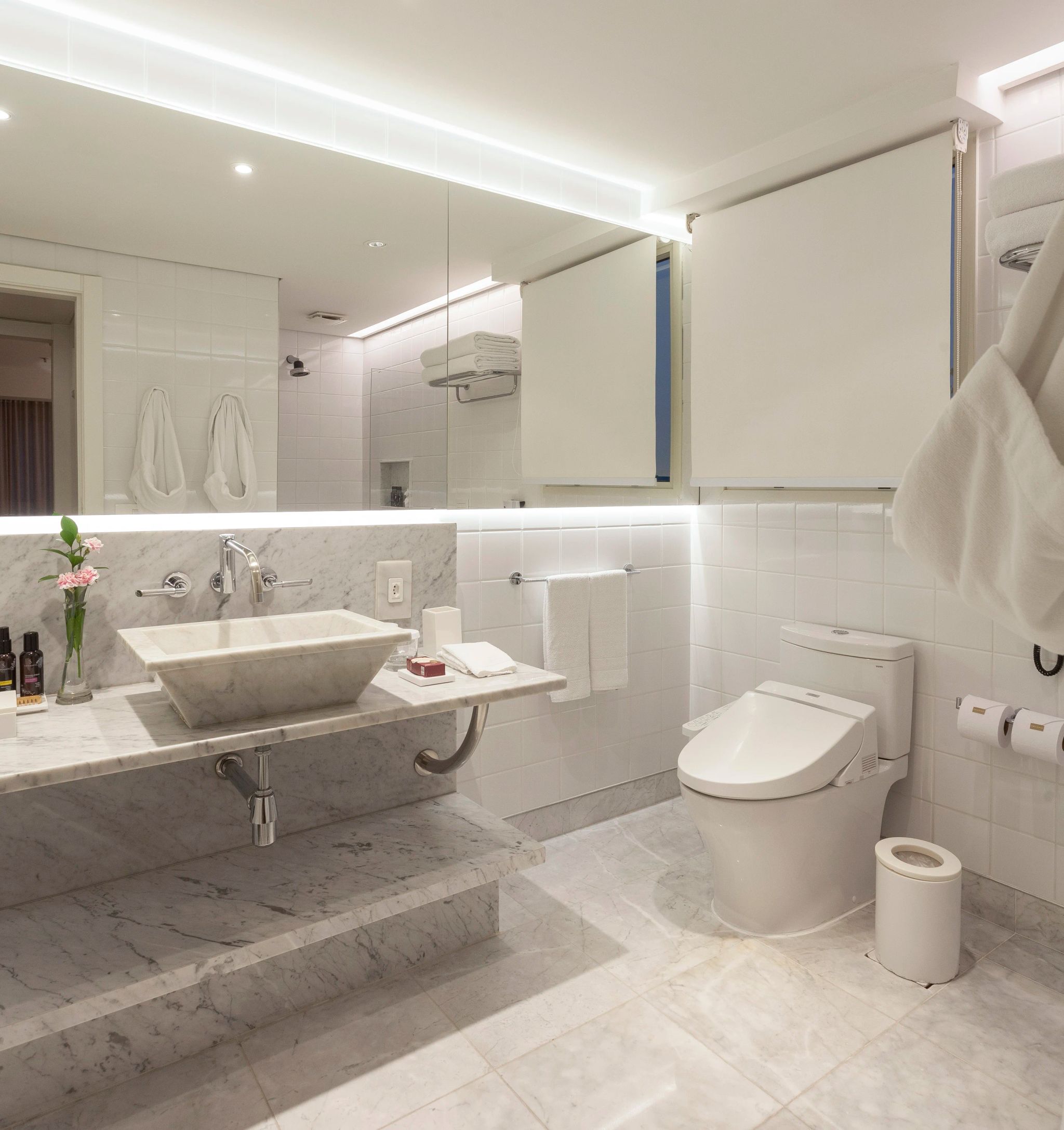 banheiro de hotel de luxo - emiliano sp