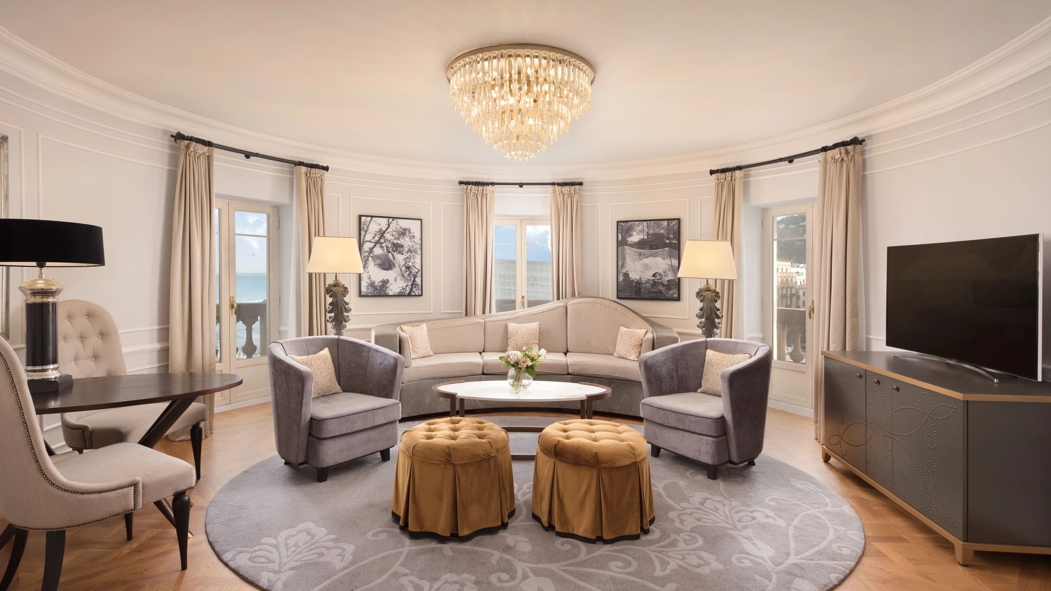 Royal Suite One Bedroom Suite King River View Corner royal suite - sala de estar - suite de luxo - signature suite