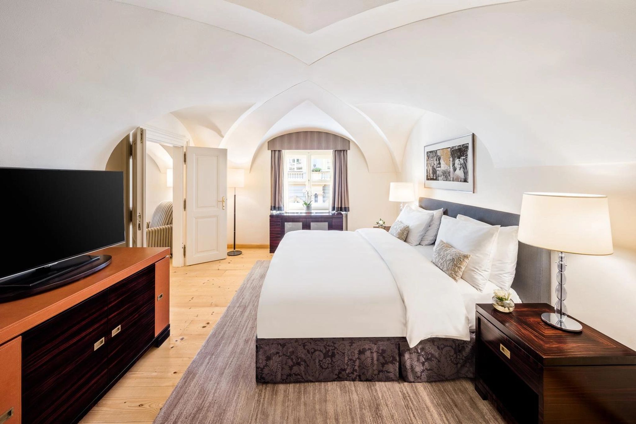 Two-Bedroom Lazar Suite quarto master king - ala historica - layout amplo