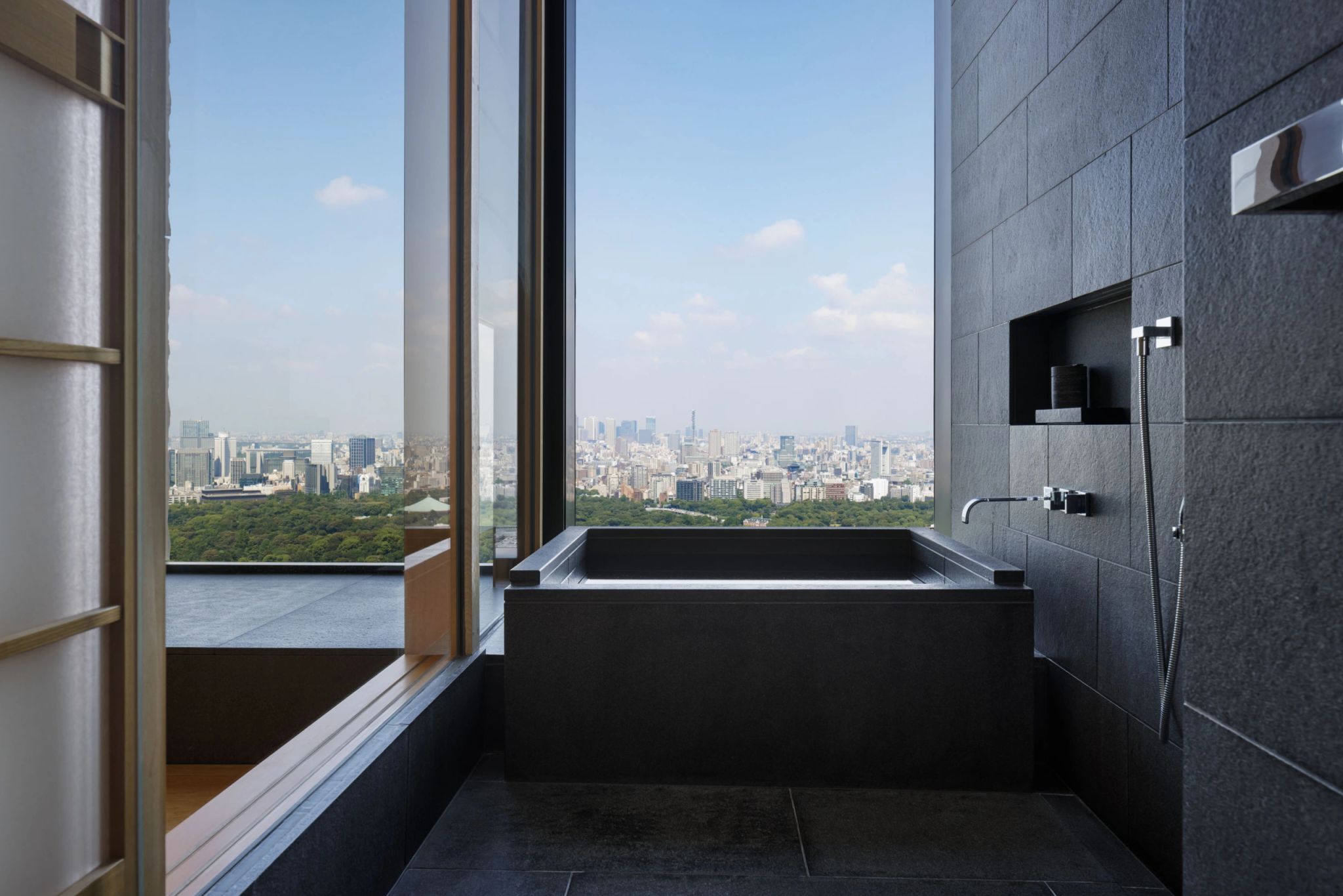 banheira de imersao - suite com banheira - banho relaxante - banheiro vista toquio