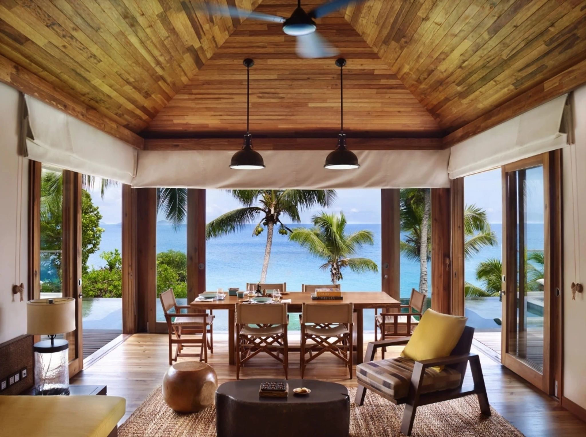 Signature Two-Bedroom Pool Villa sala estar signature villa - living janelas teto chao - area estar oceano