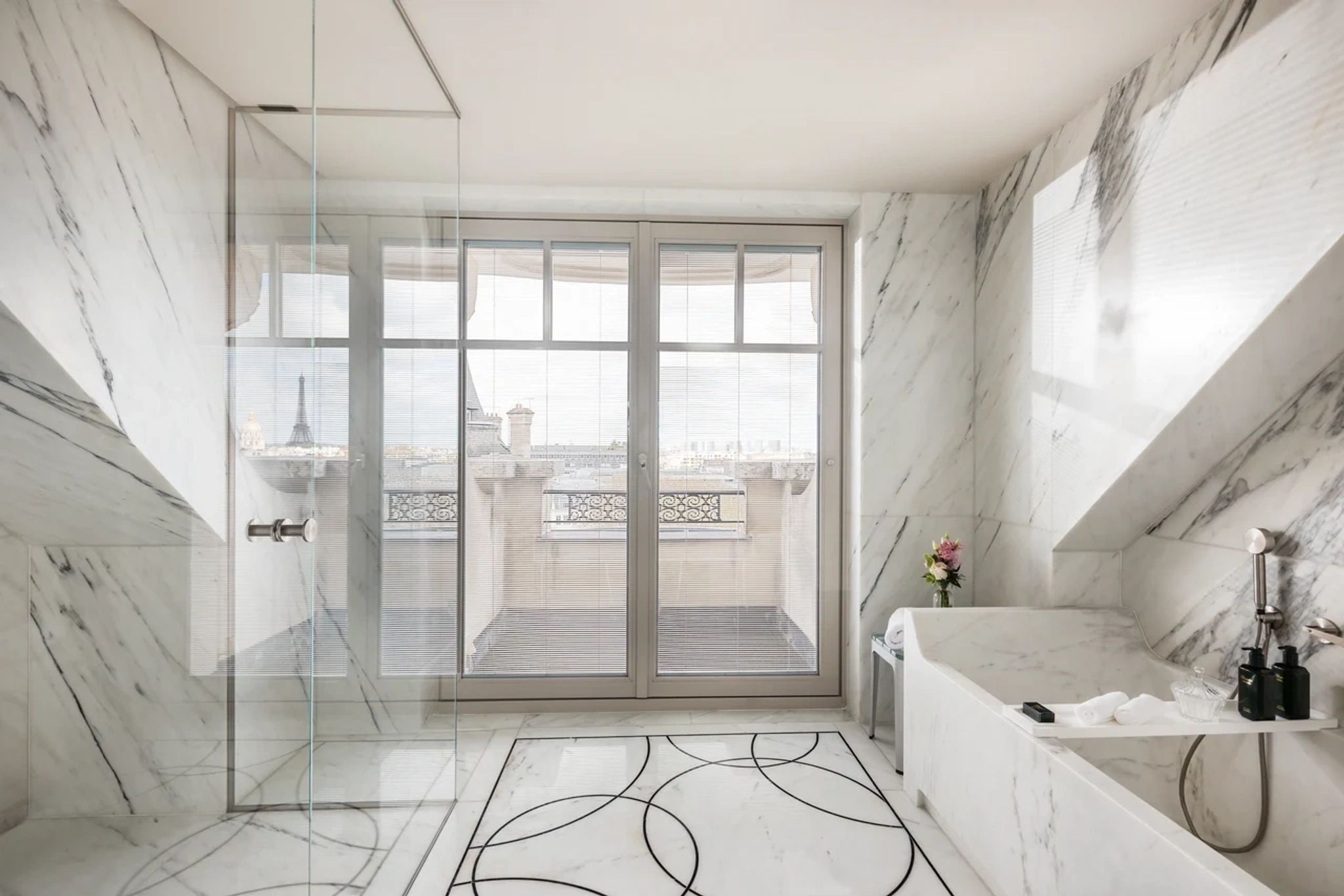 Suite Amour banheiro em marmore - suite com banheira - banho relaxante