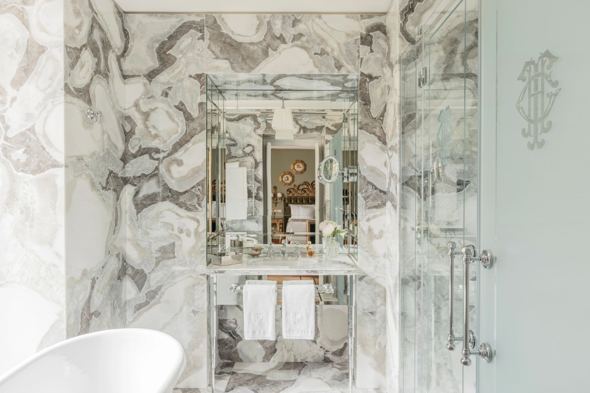 Park View Prestige banheiro em marmore – detalhes classicos – banho premium