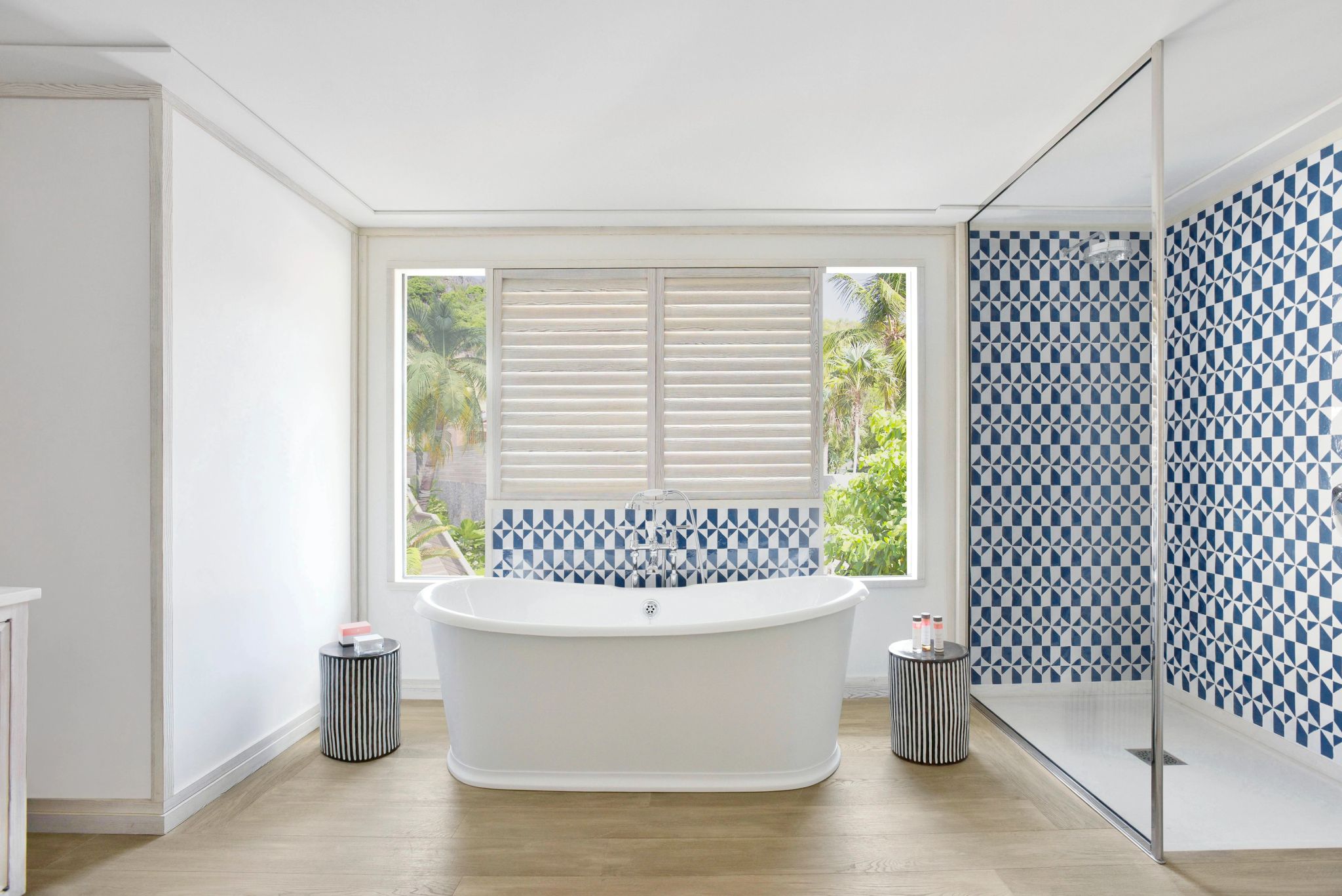 Beach Suite banheira de imersao – banheiro com banheira - suite moderna - banho premium