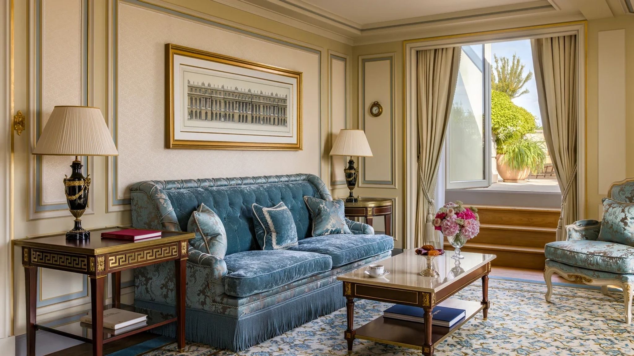 Suite Mansart decoracao classica - quarto com vista - sofa confortavel