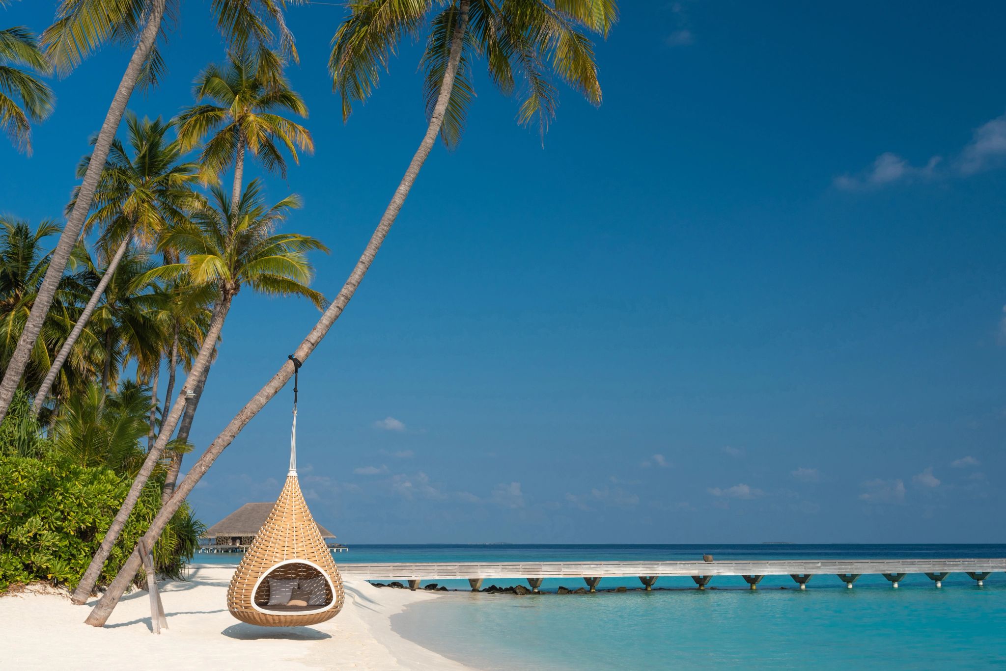 Ilha paradisiaca – cabana na praia – mar azul turquesa