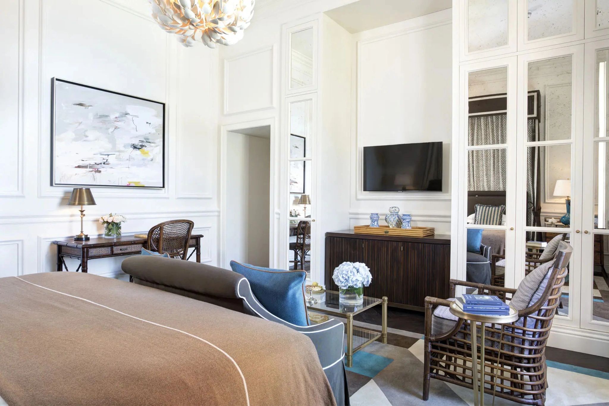 suite frente mar – design de luxo – cama king - sala de estar - sala com tv