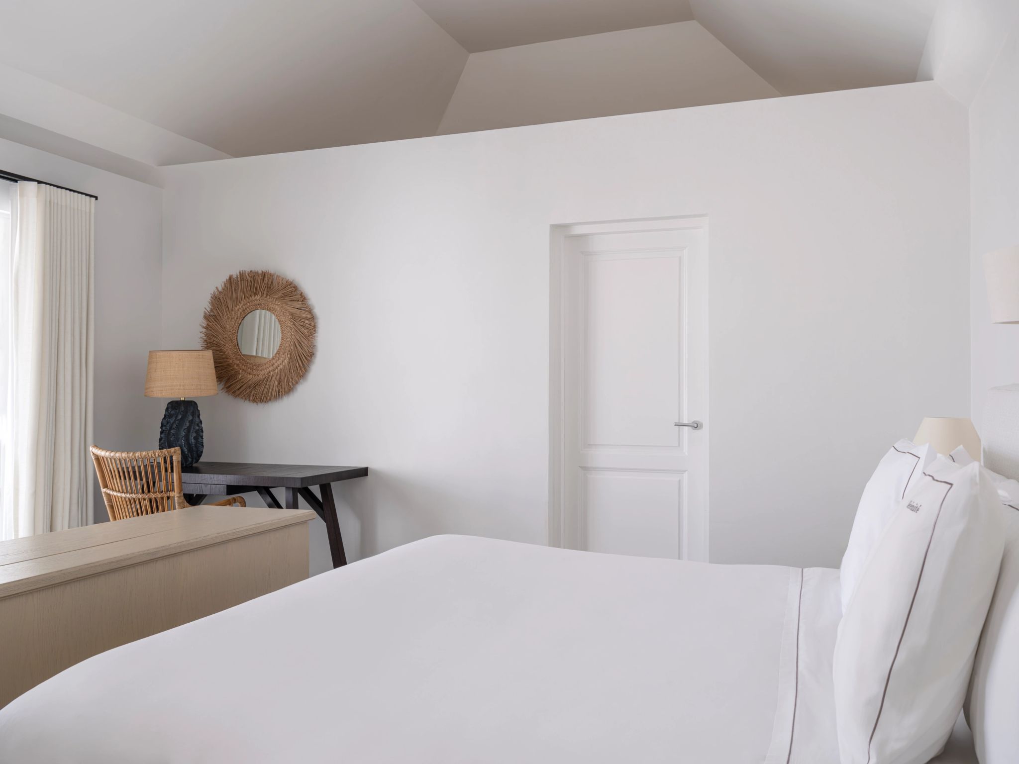 casa com dois quartos - quarto casal - cama king - quarto moderno