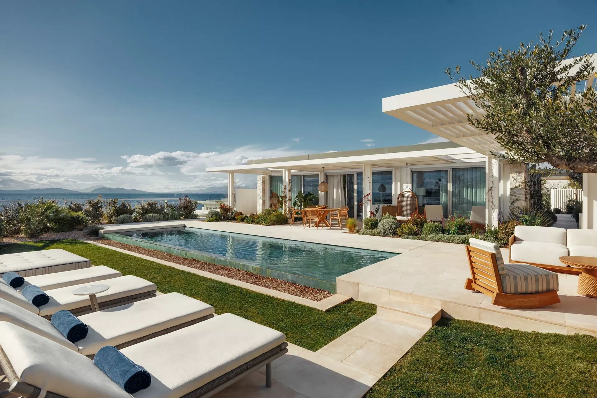 piscina privativa - jardim exuberante - vista para o mar