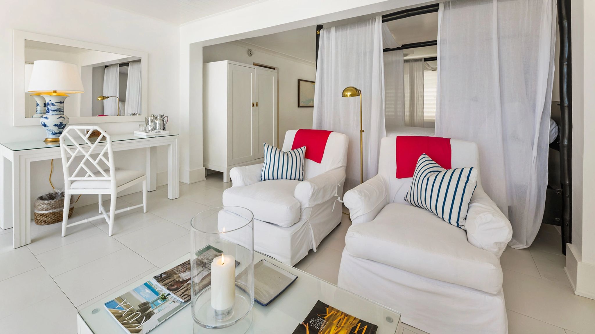 Oceanfront Balcony Double  sala de estar - sala integrada - quarto de hotel