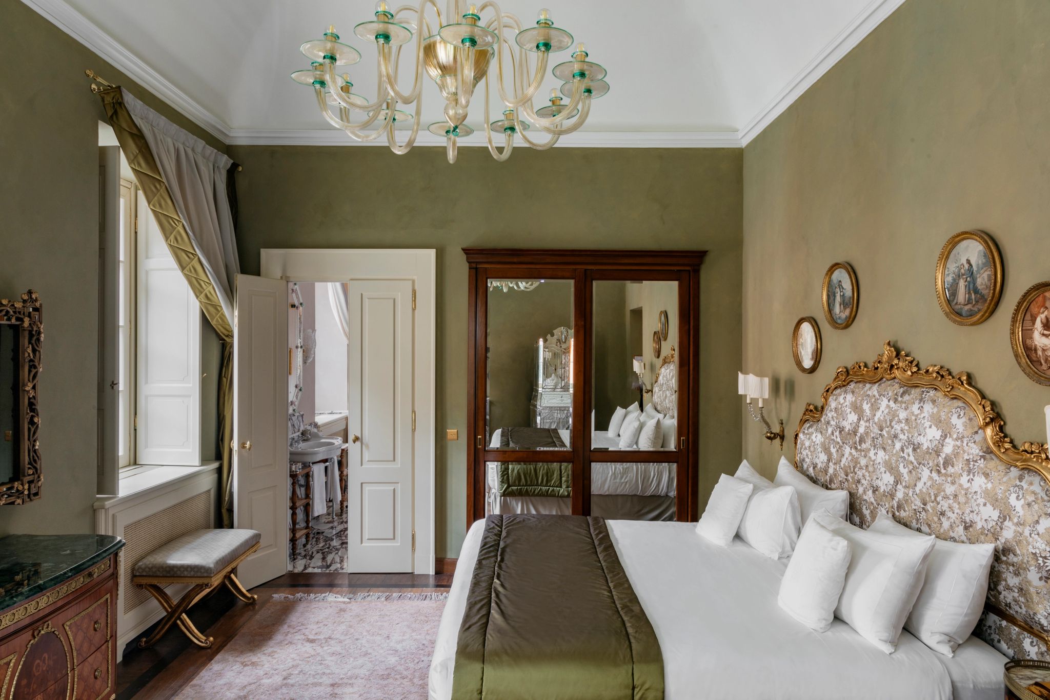 Room in the Villa design classico – quarto de casal – quarto de luxo