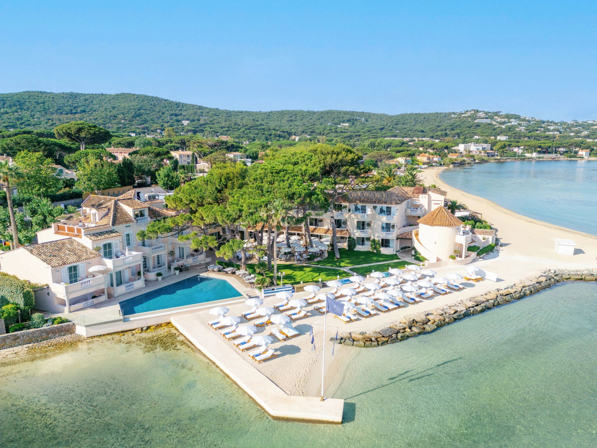 Cheval Blanc St Tropez piscina vista mar – area de lazer – contato com a natureza