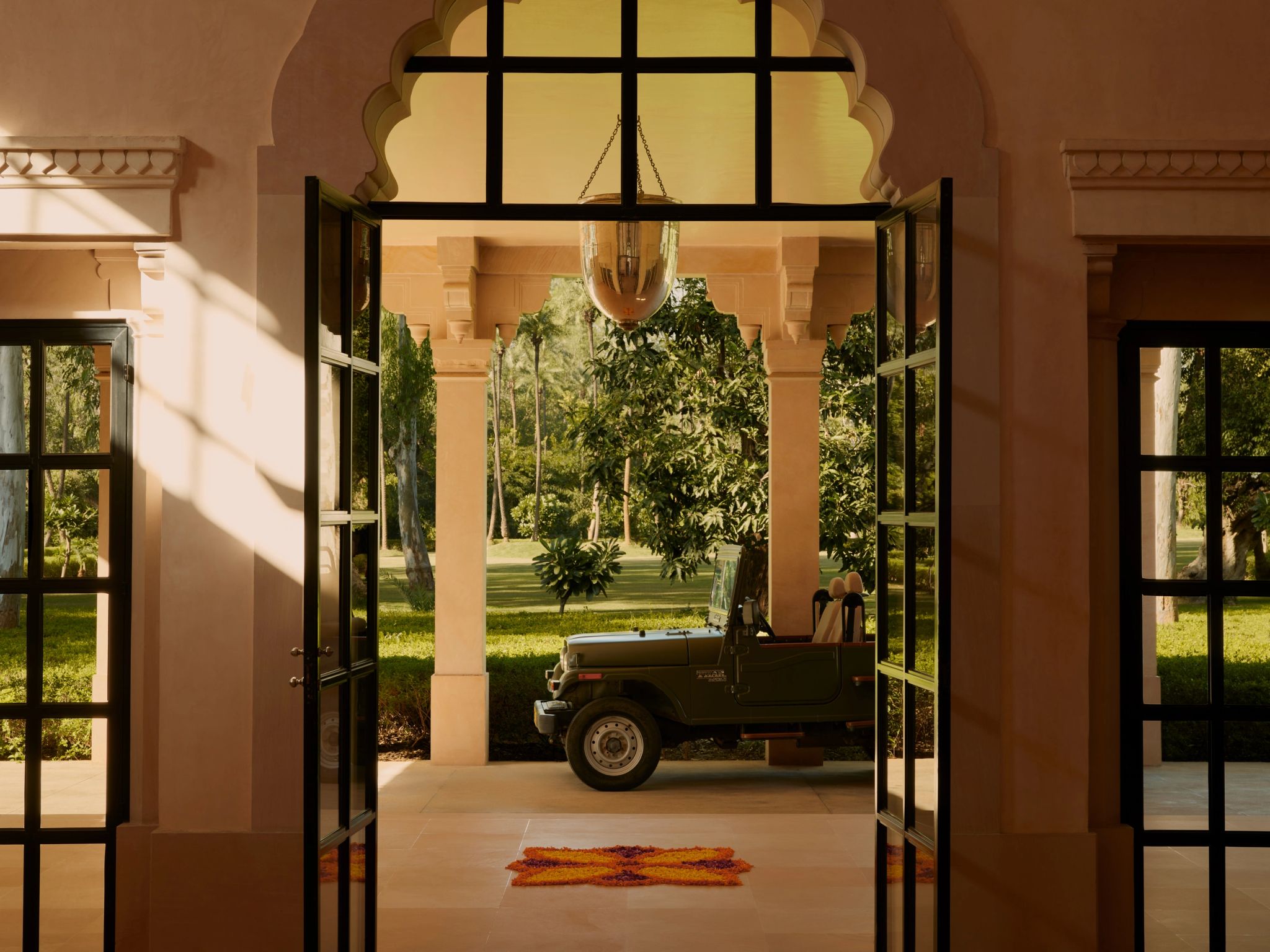 Entrada do resort entrada do hotel - chegada ao hotel - serviço de transfer