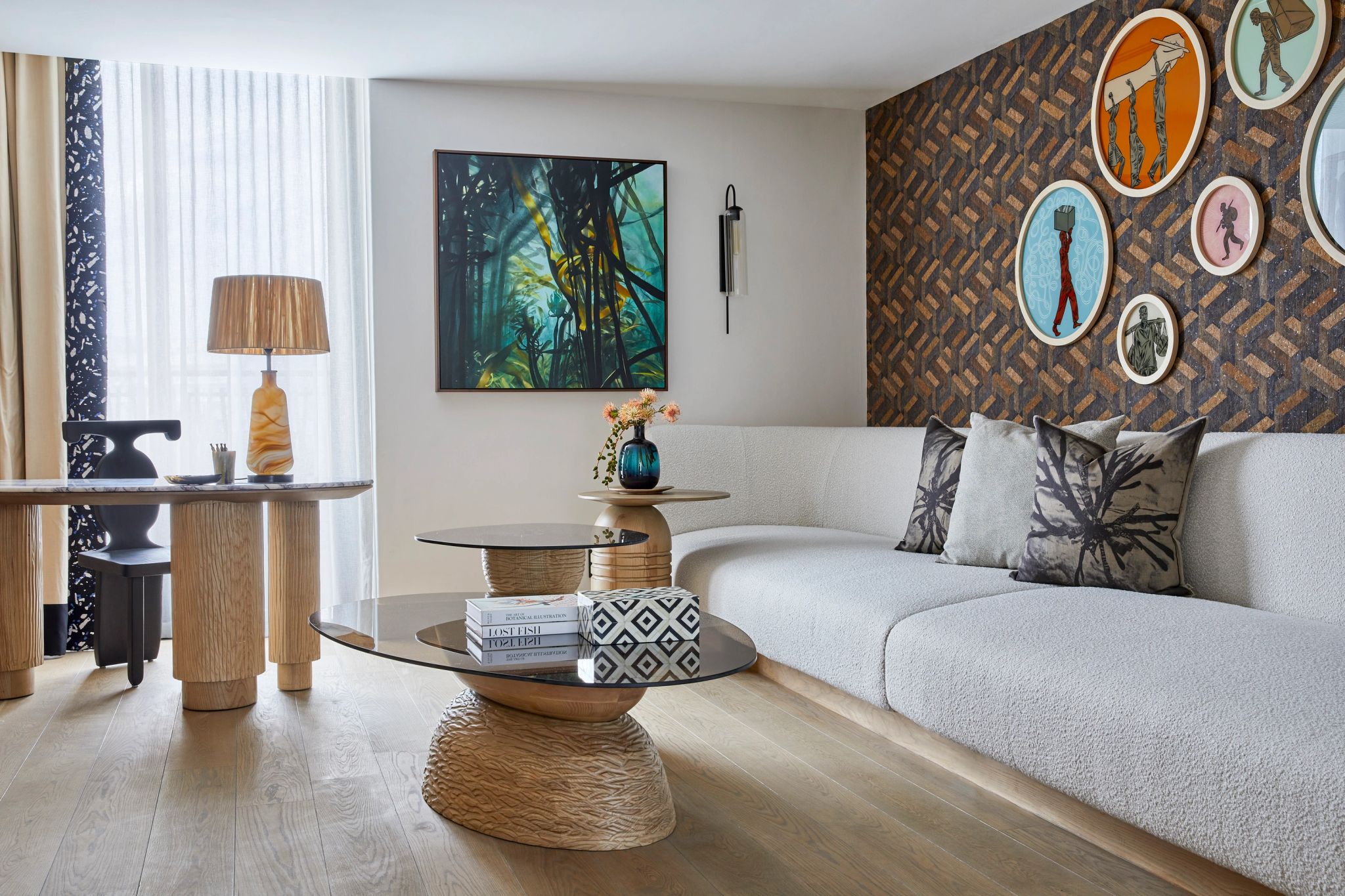 sala moderna - obras africanas - arte local - sala de estar - suite com sala