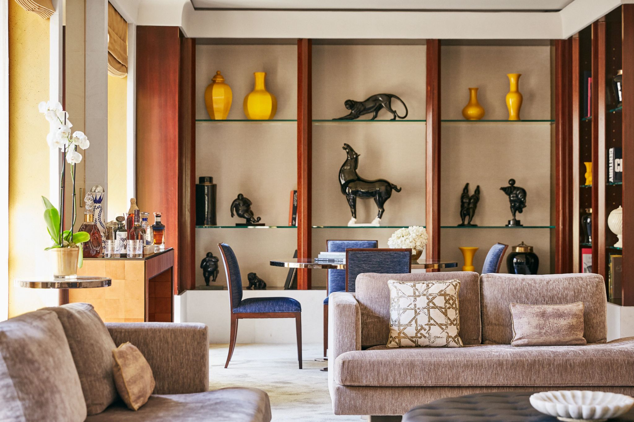 Ambassador Suite area de jantar – design de luxo - iluminaçao natural