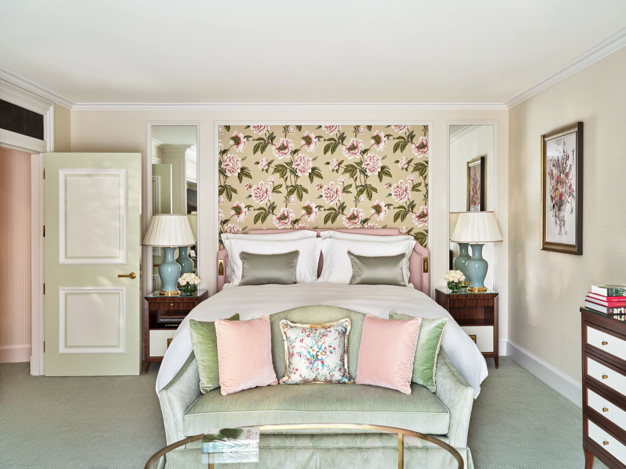 Executive quarto com sala - sala integrada - decoraçao floral